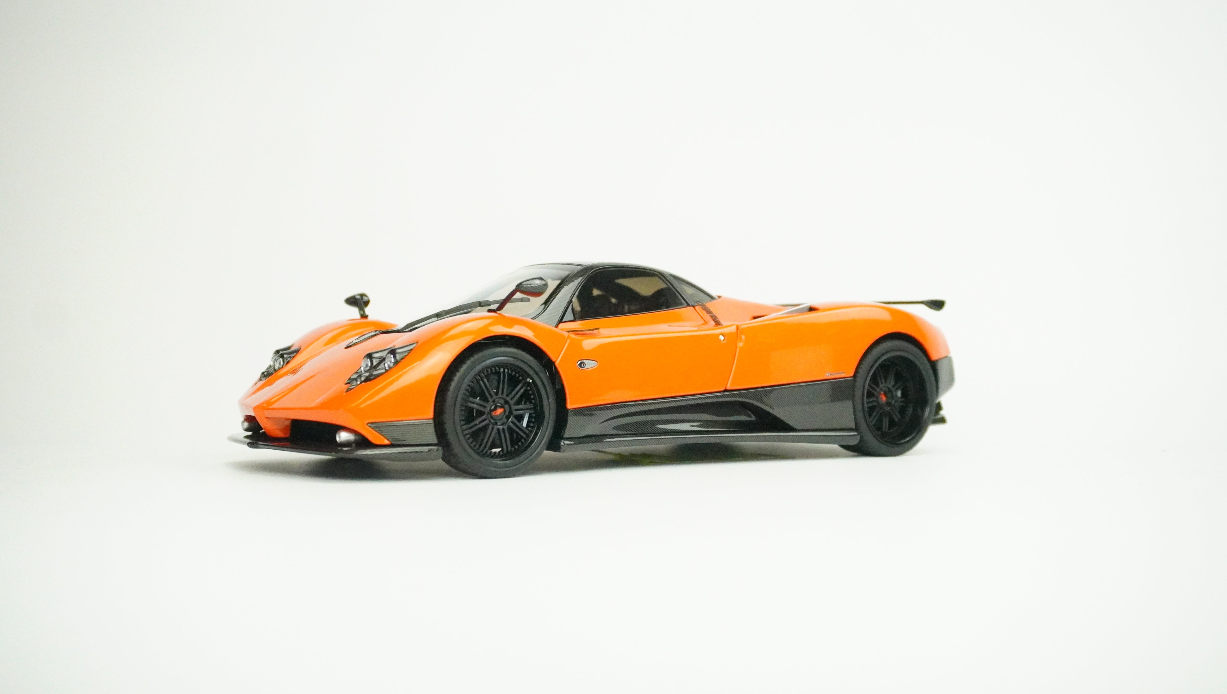 Pagani Zonda F 2005 1:18