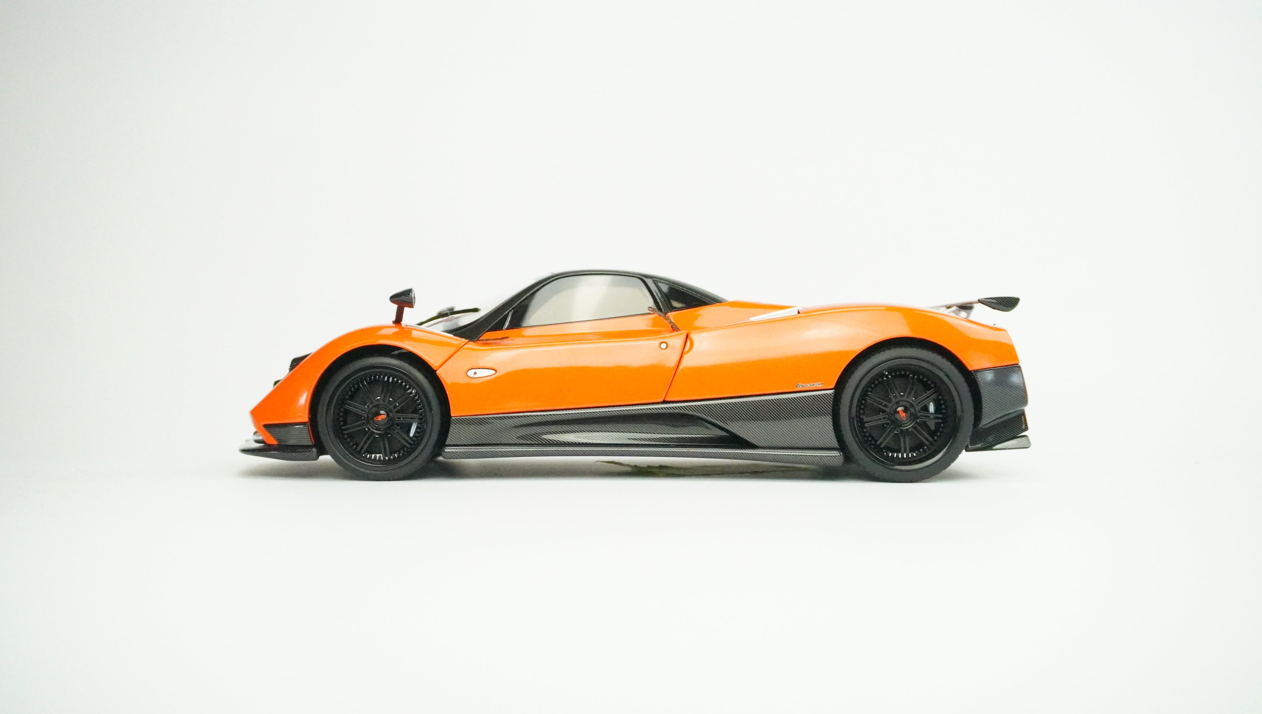 Pagani Zonda F 2005 1:18