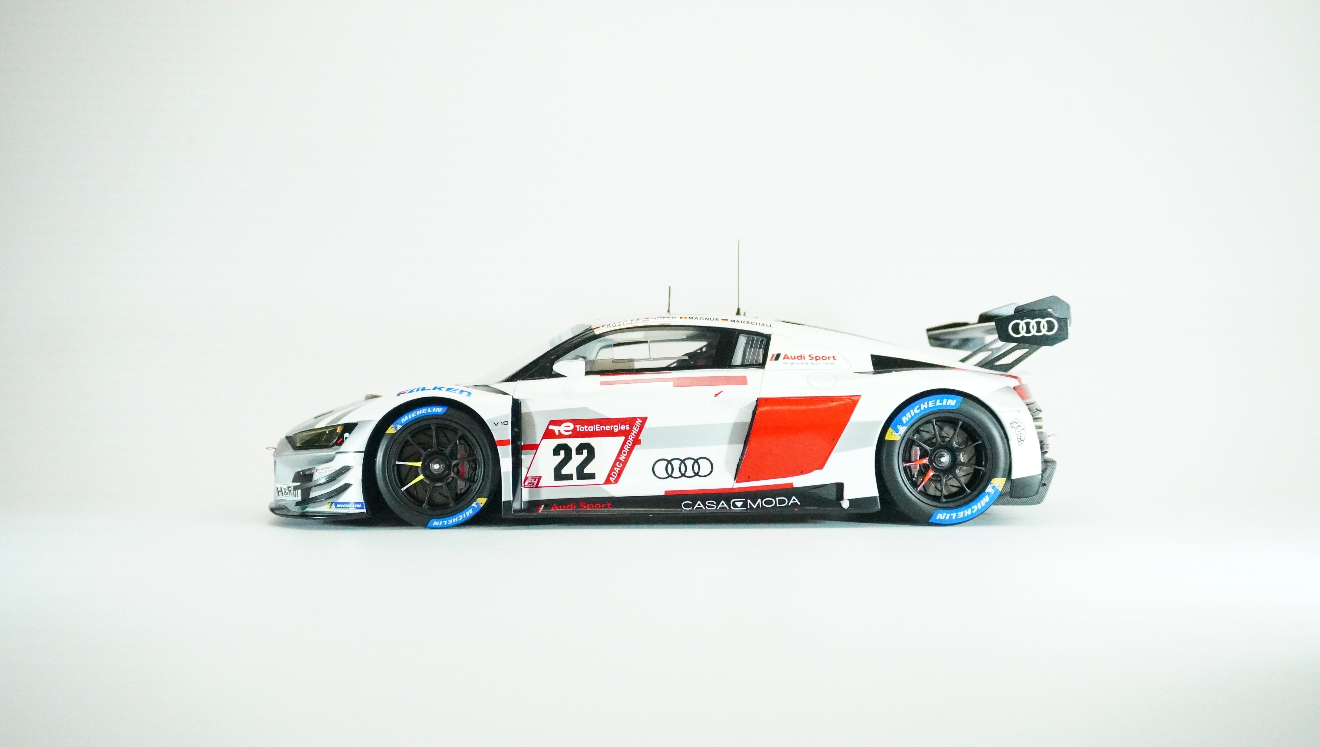 Audi R8 LMS GT3 Racing No. 22 Limited 1:18
