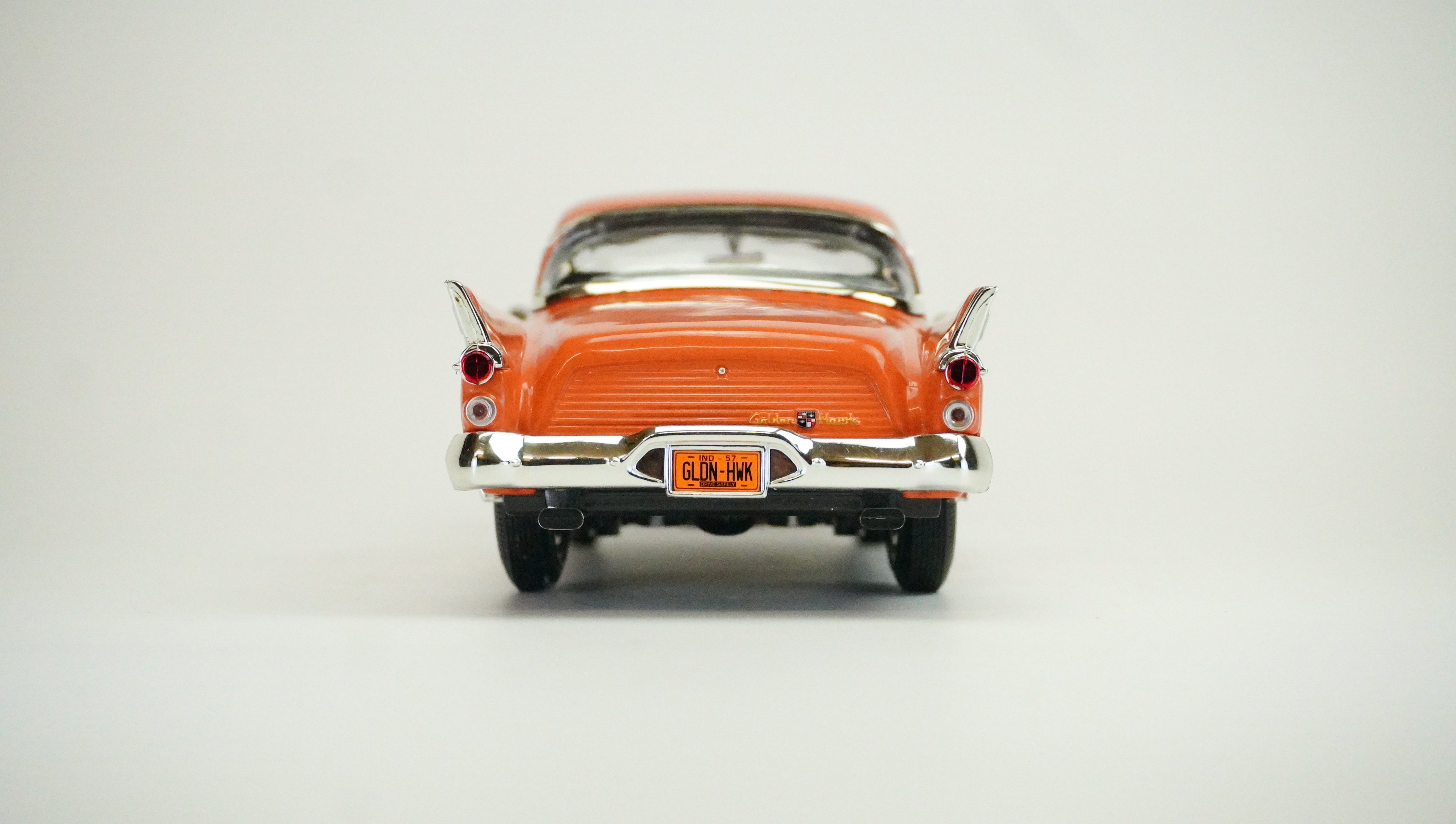 Studebaker Golden Hawk 1957 1:18