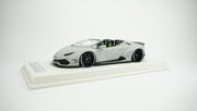 Lamborghini Huracan LBW Spyder (incl. Showcase) 1:18