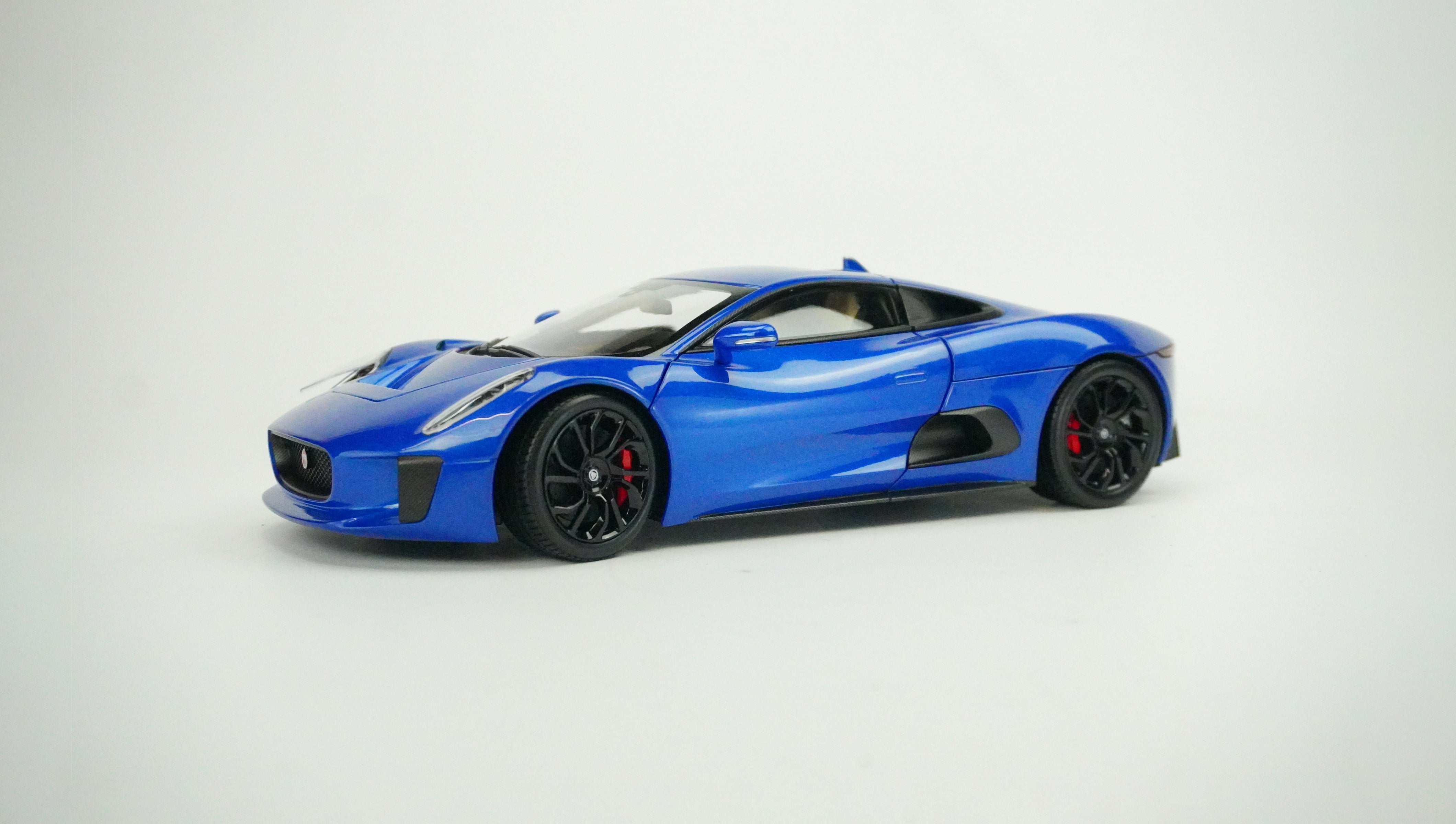 Jaguar C-X75 2015 1:18