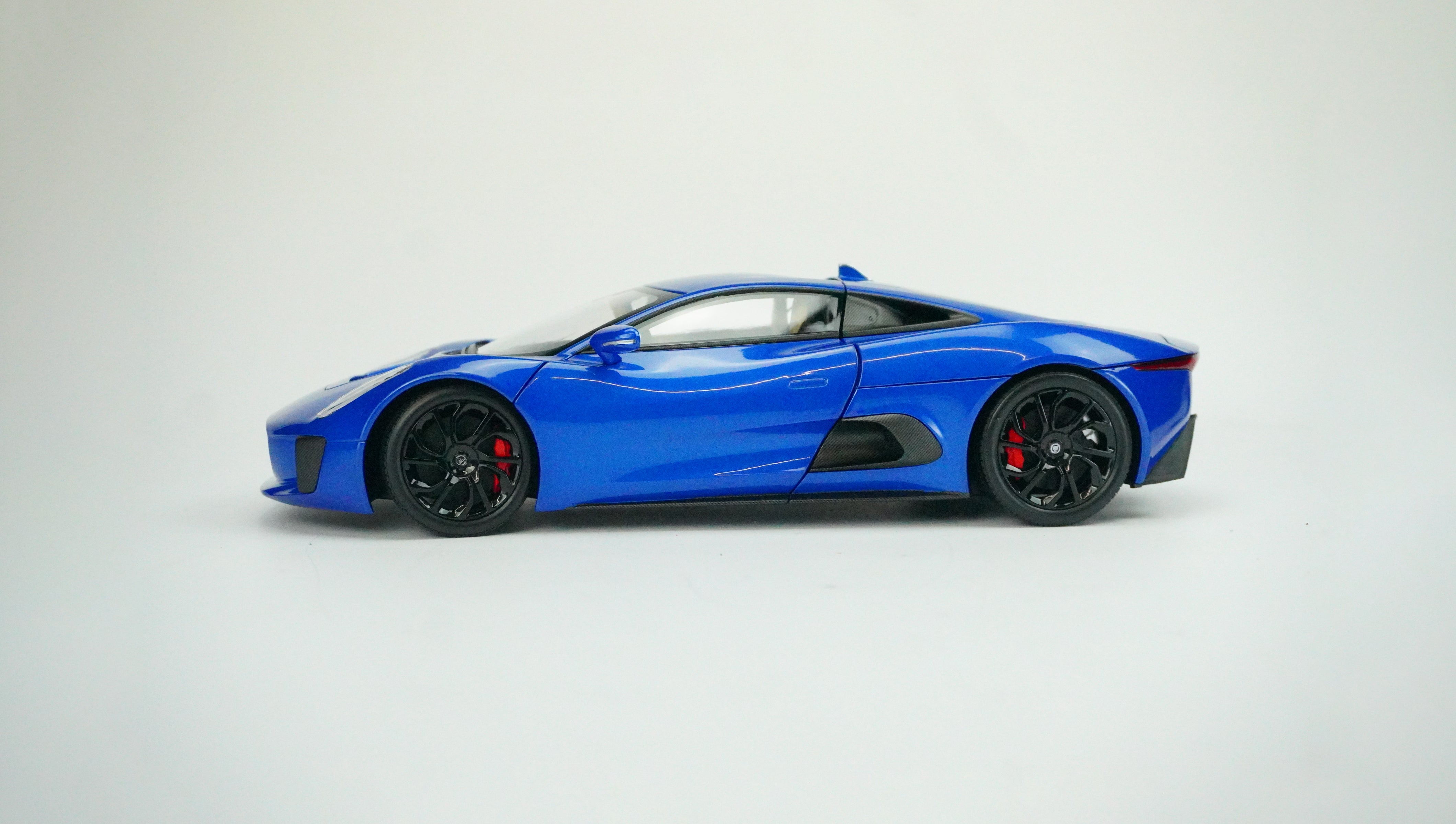 Jaguar C-X75 2015 1:18