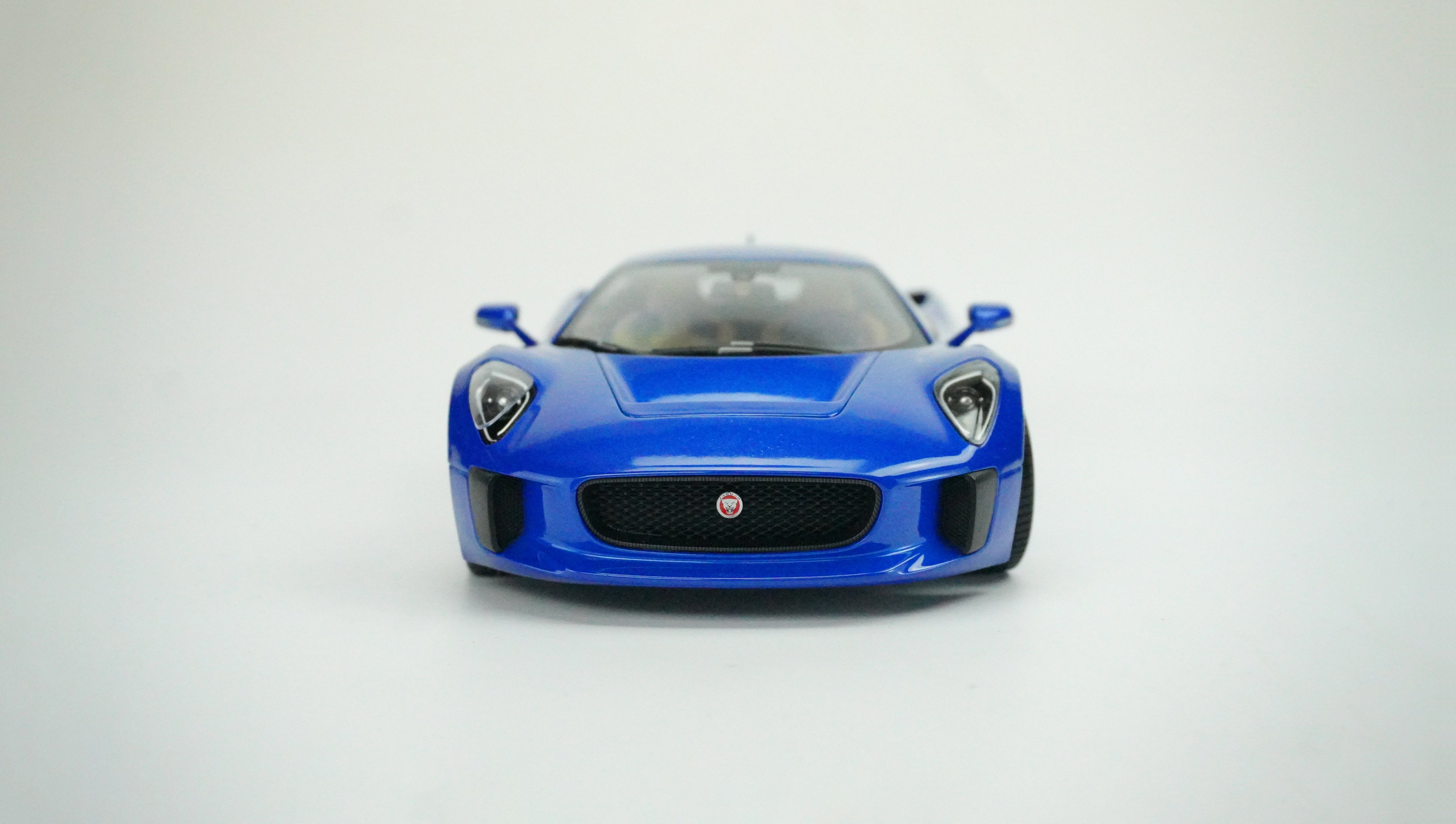 Jaguar C-X75 2015 1:18