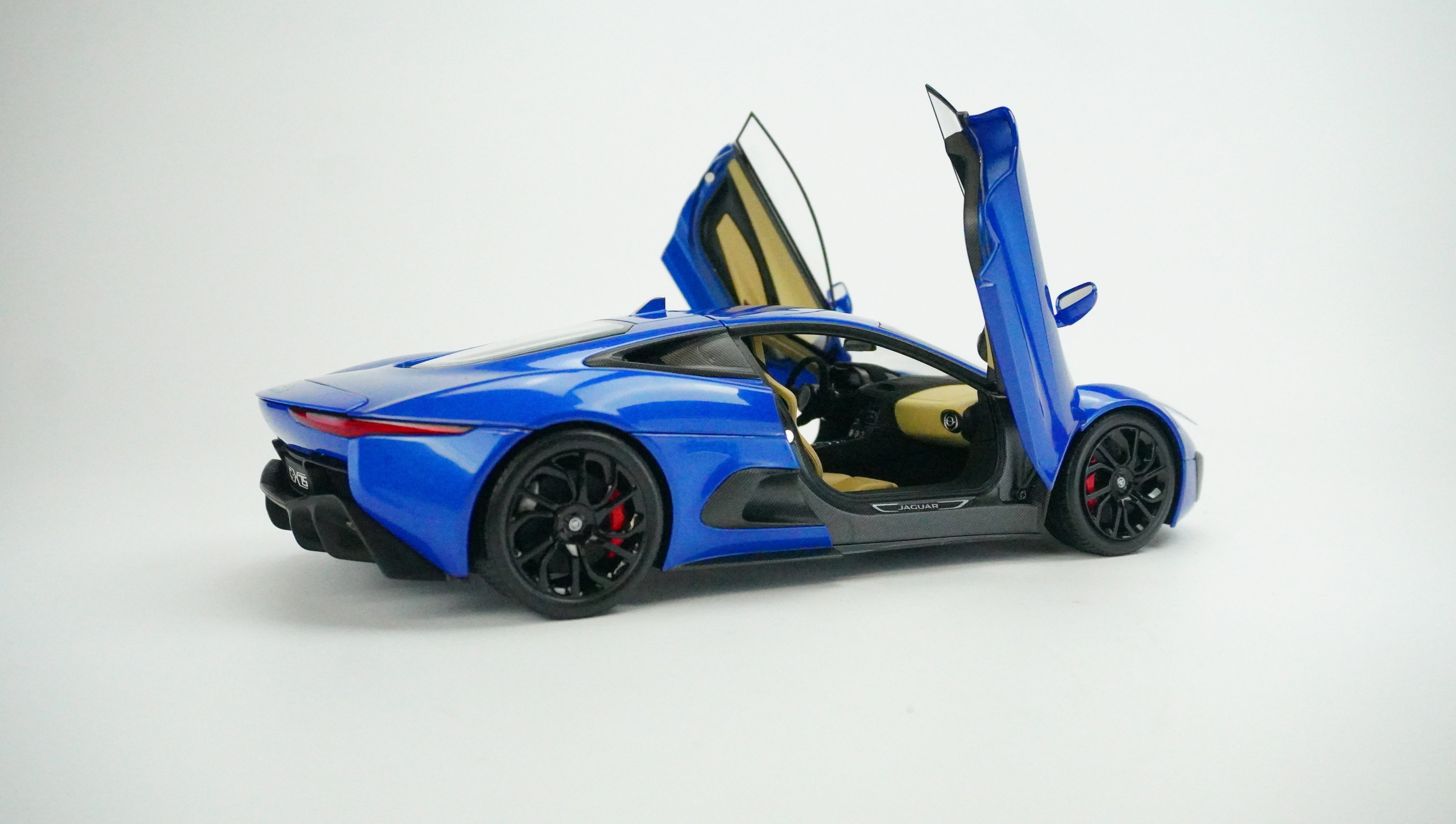 Jaguar C-X75 2015 1:18