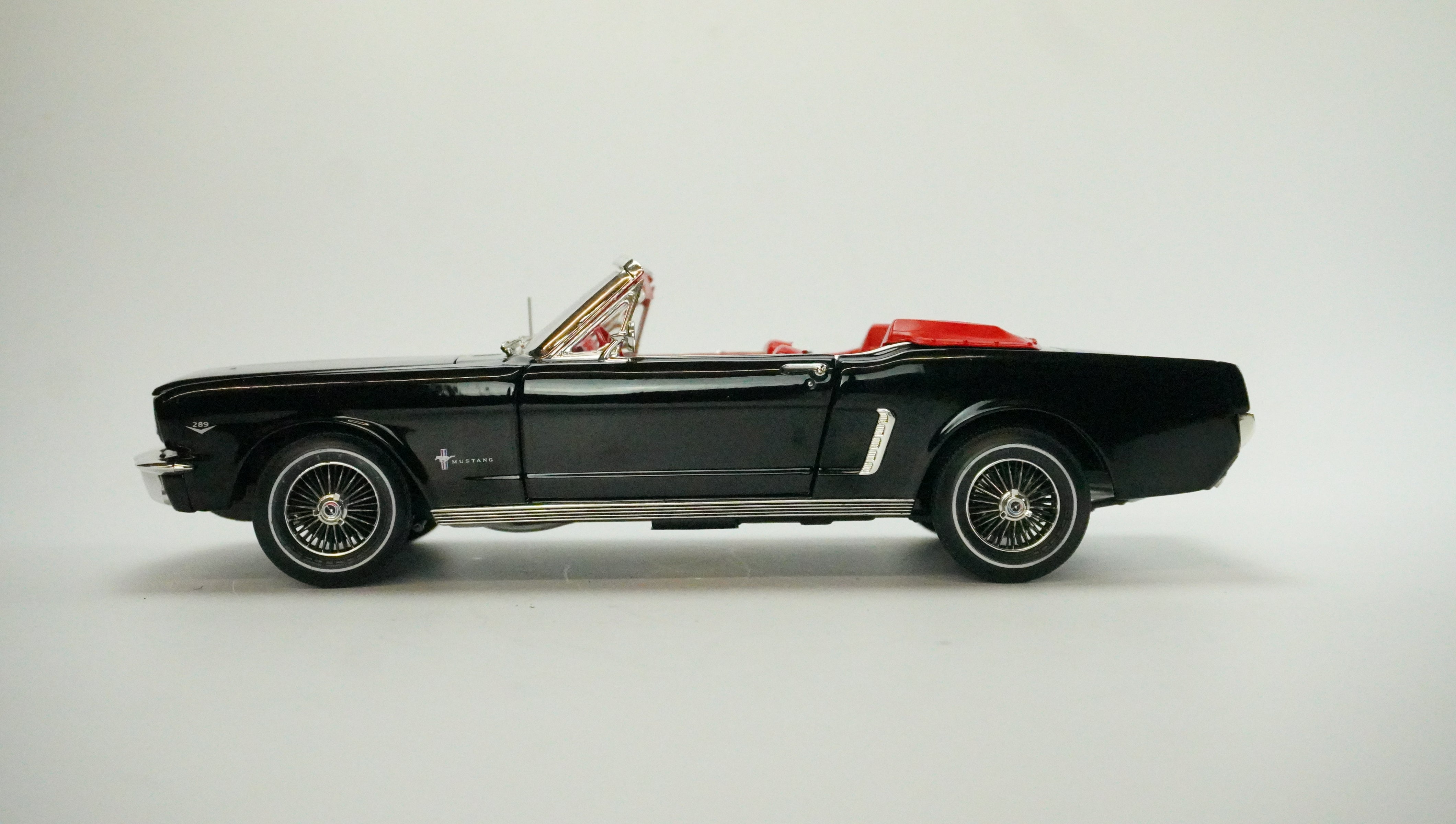 Ford Mustang Convertible Cabrio 1964 1:18