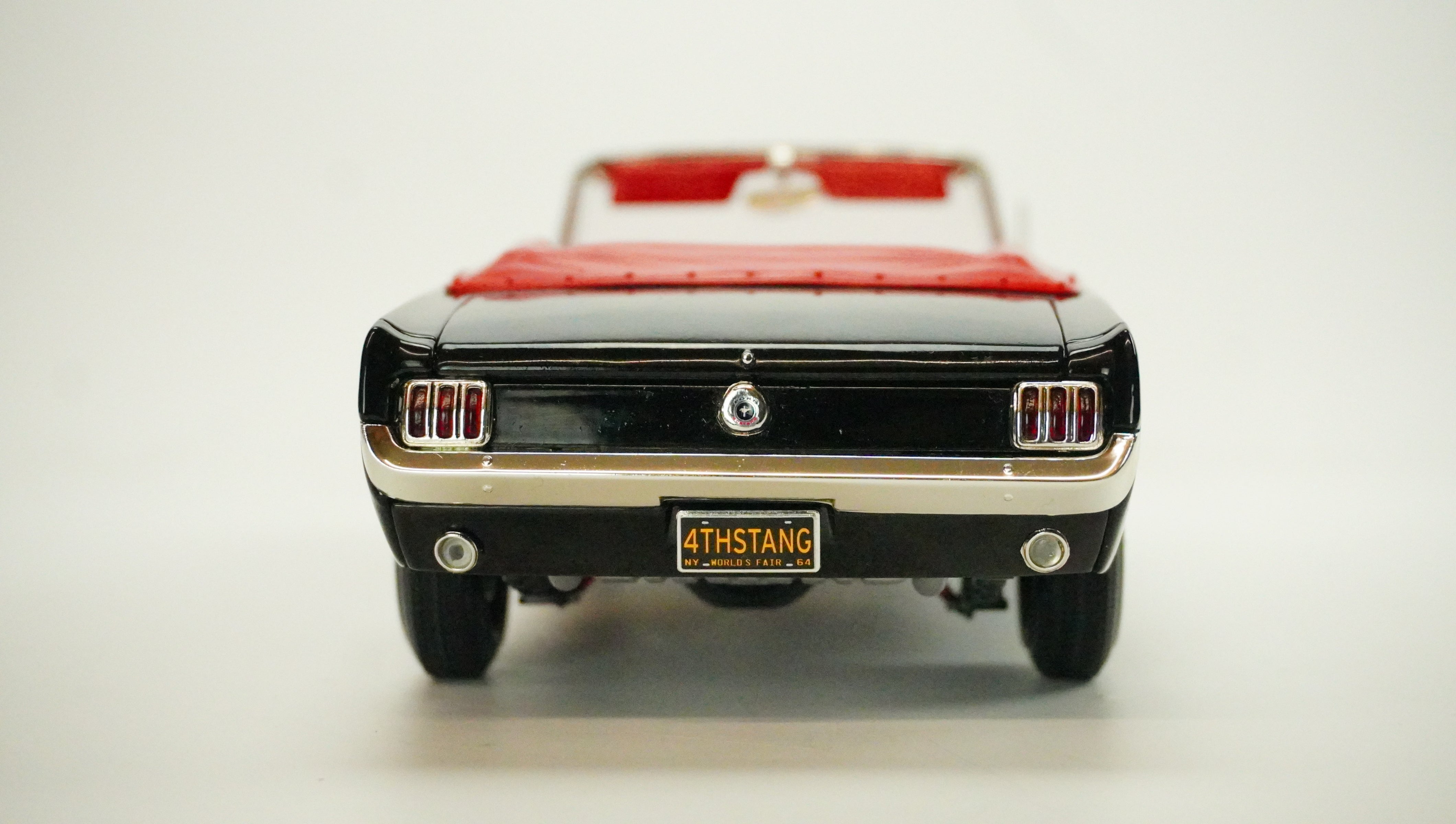 Ford Mustang Convertible Cabrio 1964 1:18