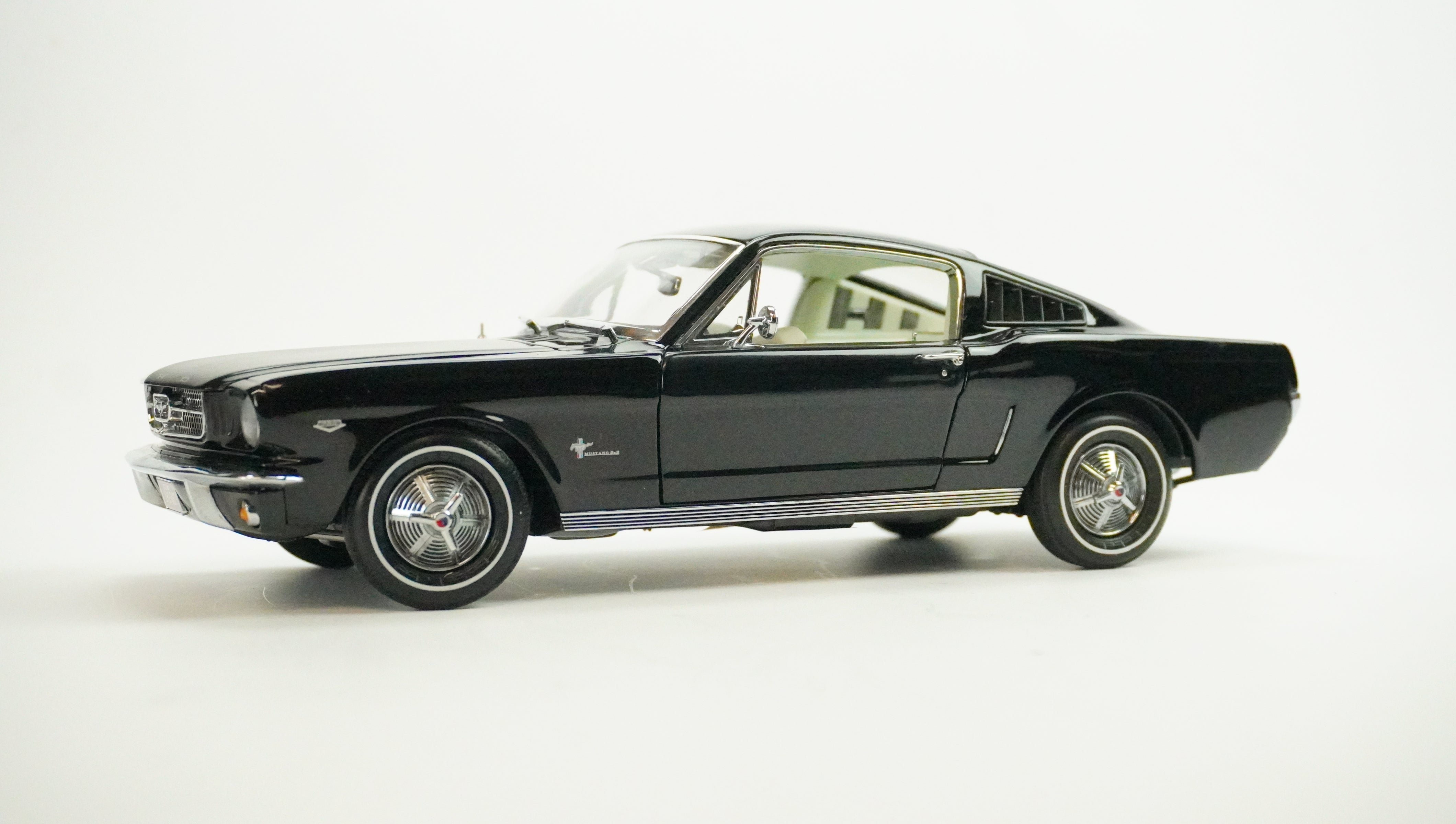 1965 Ford Mustang 2+2 Fastback 1:18