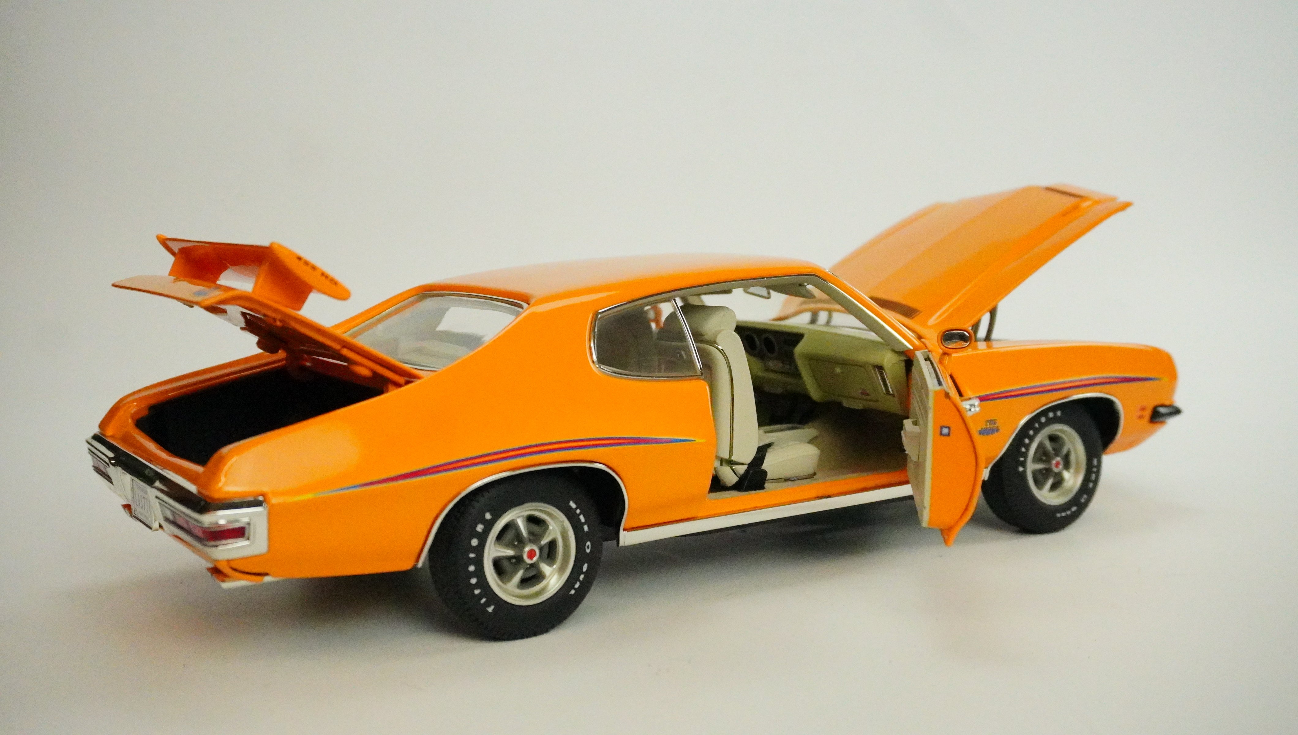 Jaguar XK 120 OTS 1:18