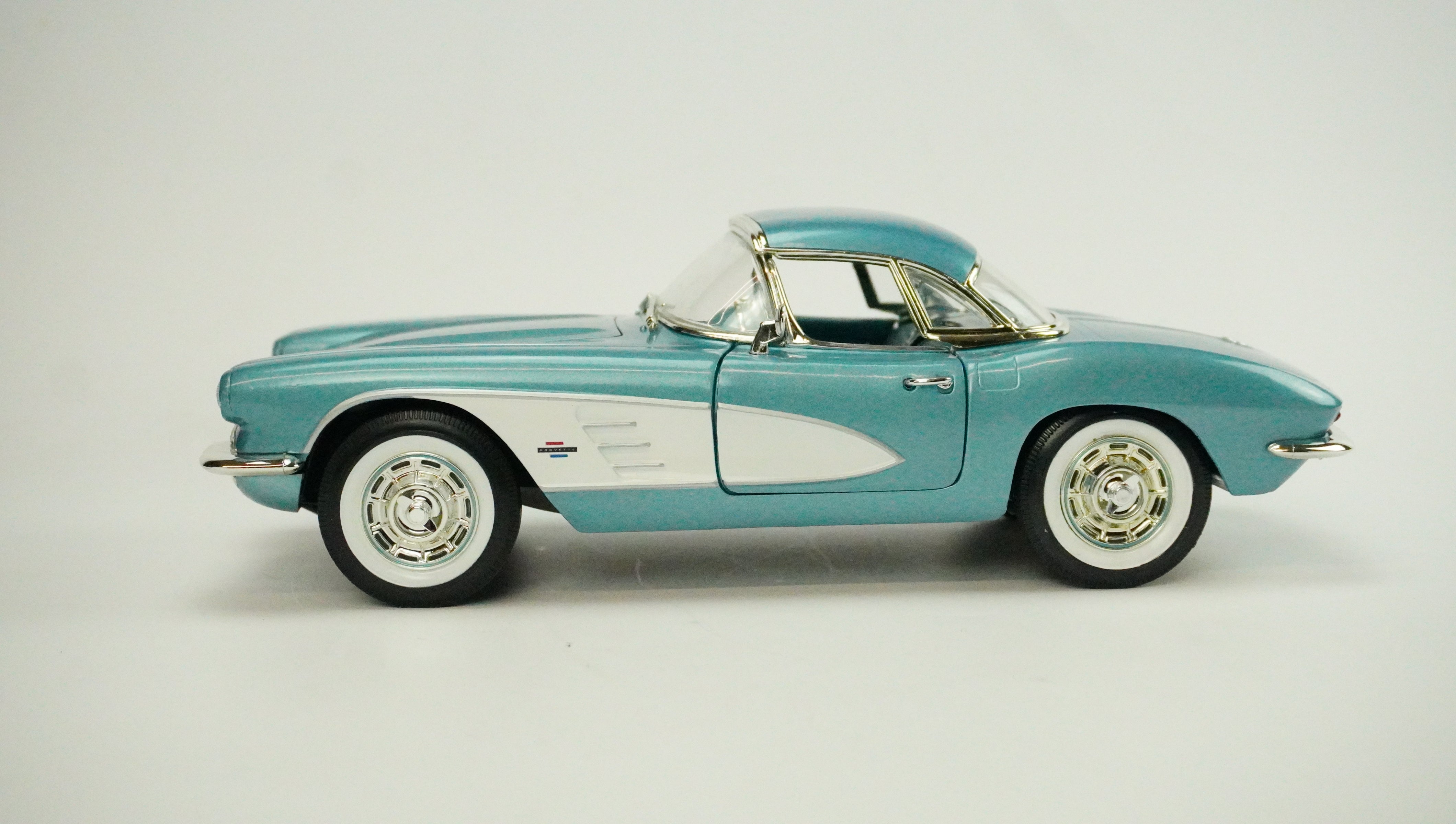 Chevrolet Corvette 1961 1:18