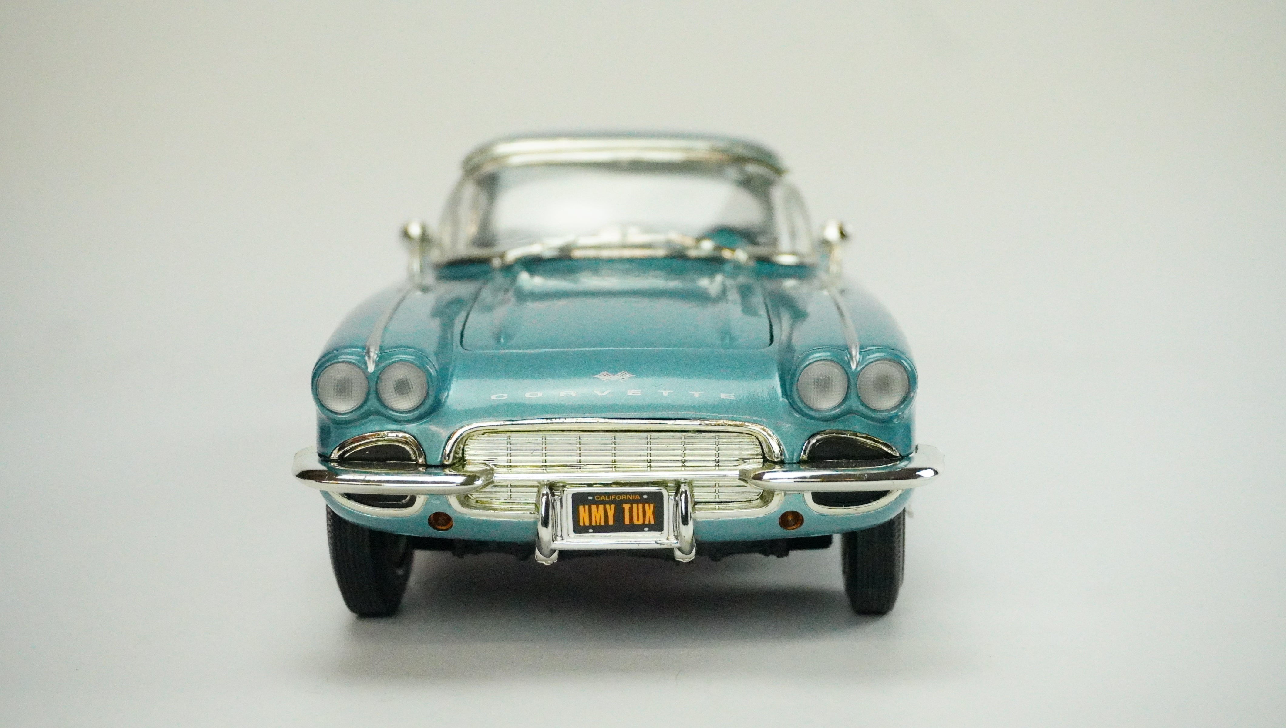 Chevrolet Corvette 1961 1:18