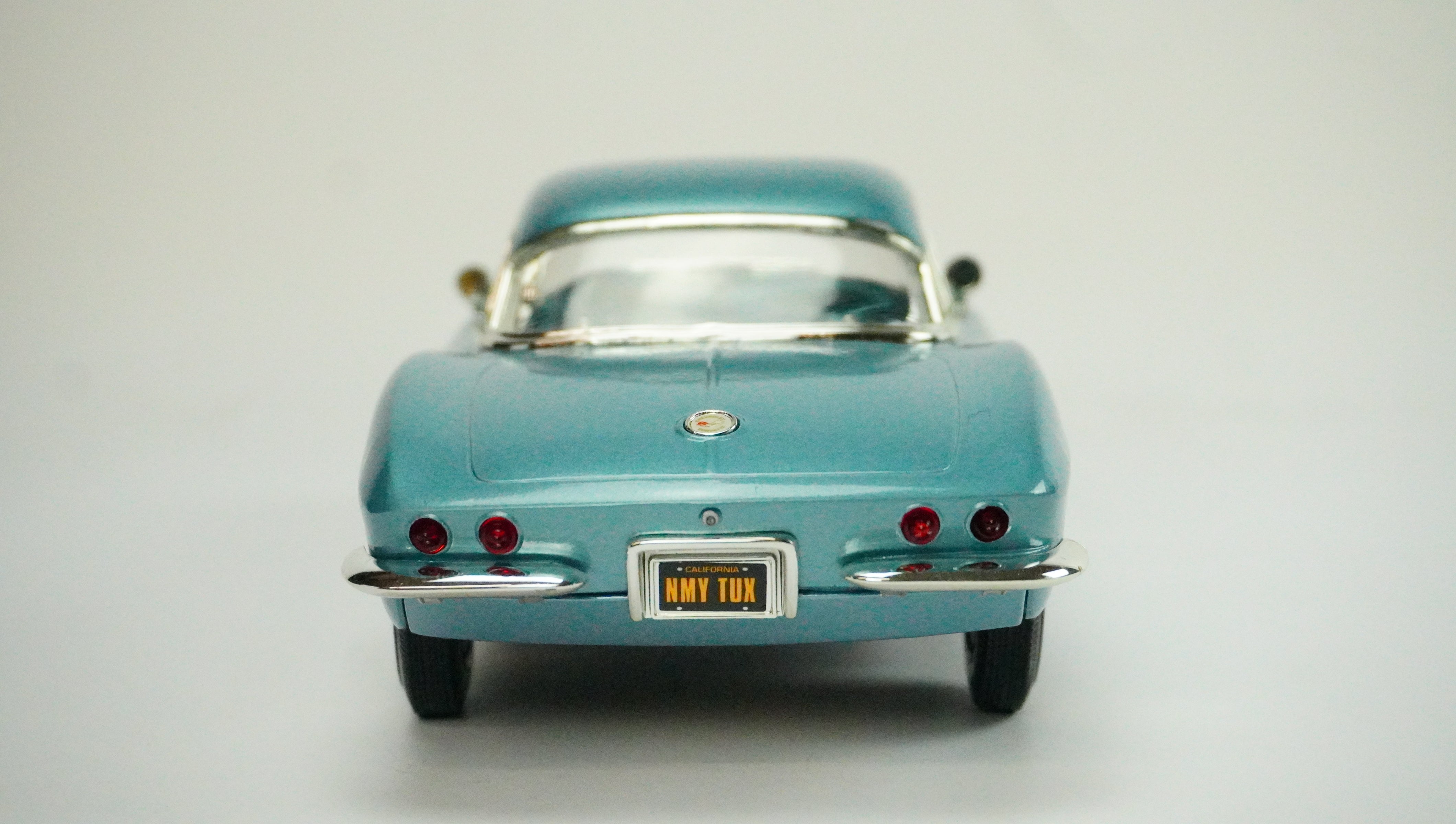 Chevrolet Corvette 1961 1:18