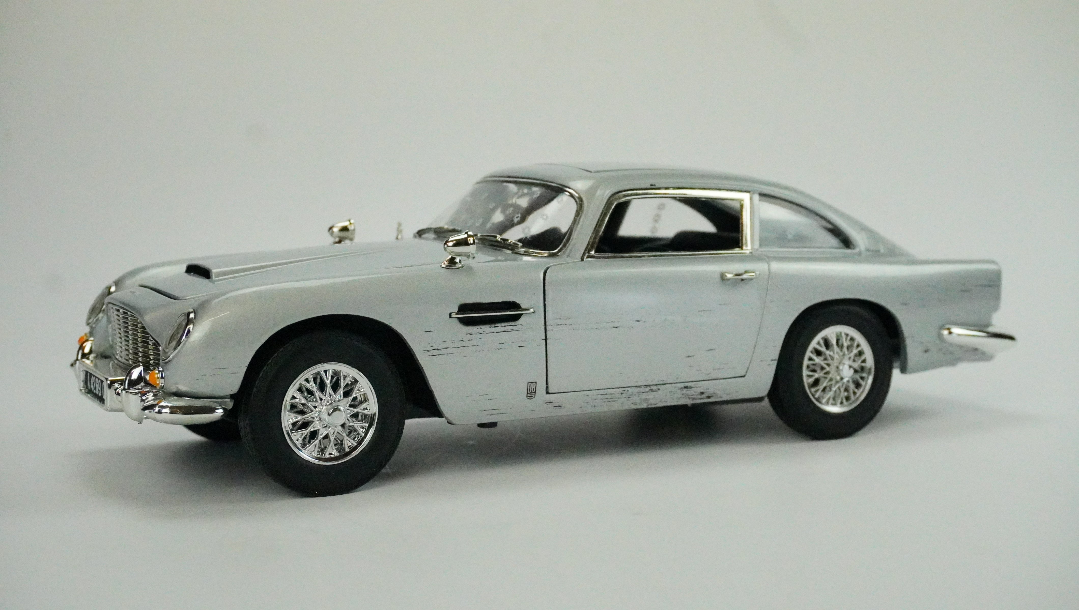 Aston Martin DB5 James Bond 1:18