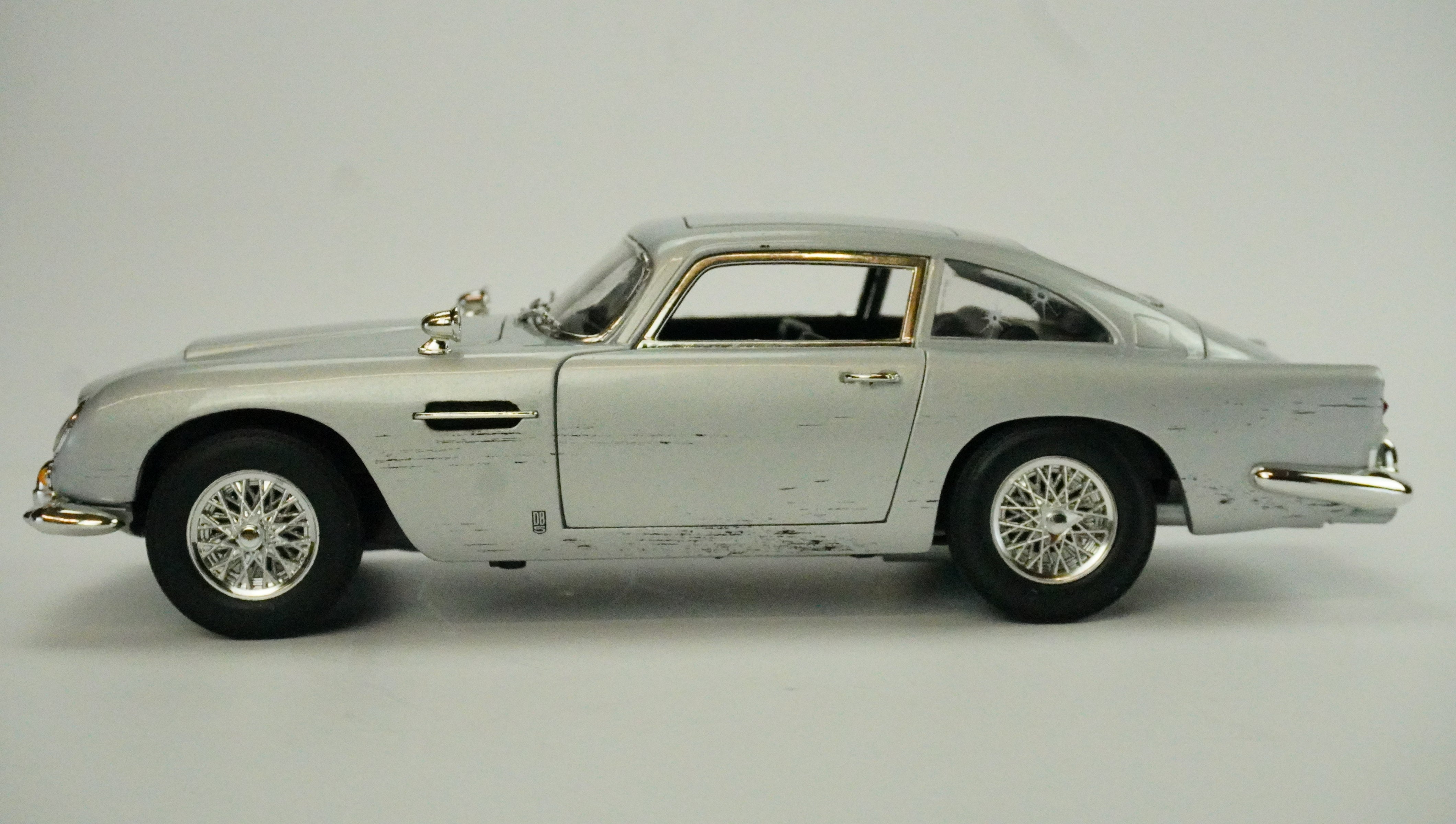 Aston Martin DB5 James Bond 1:18