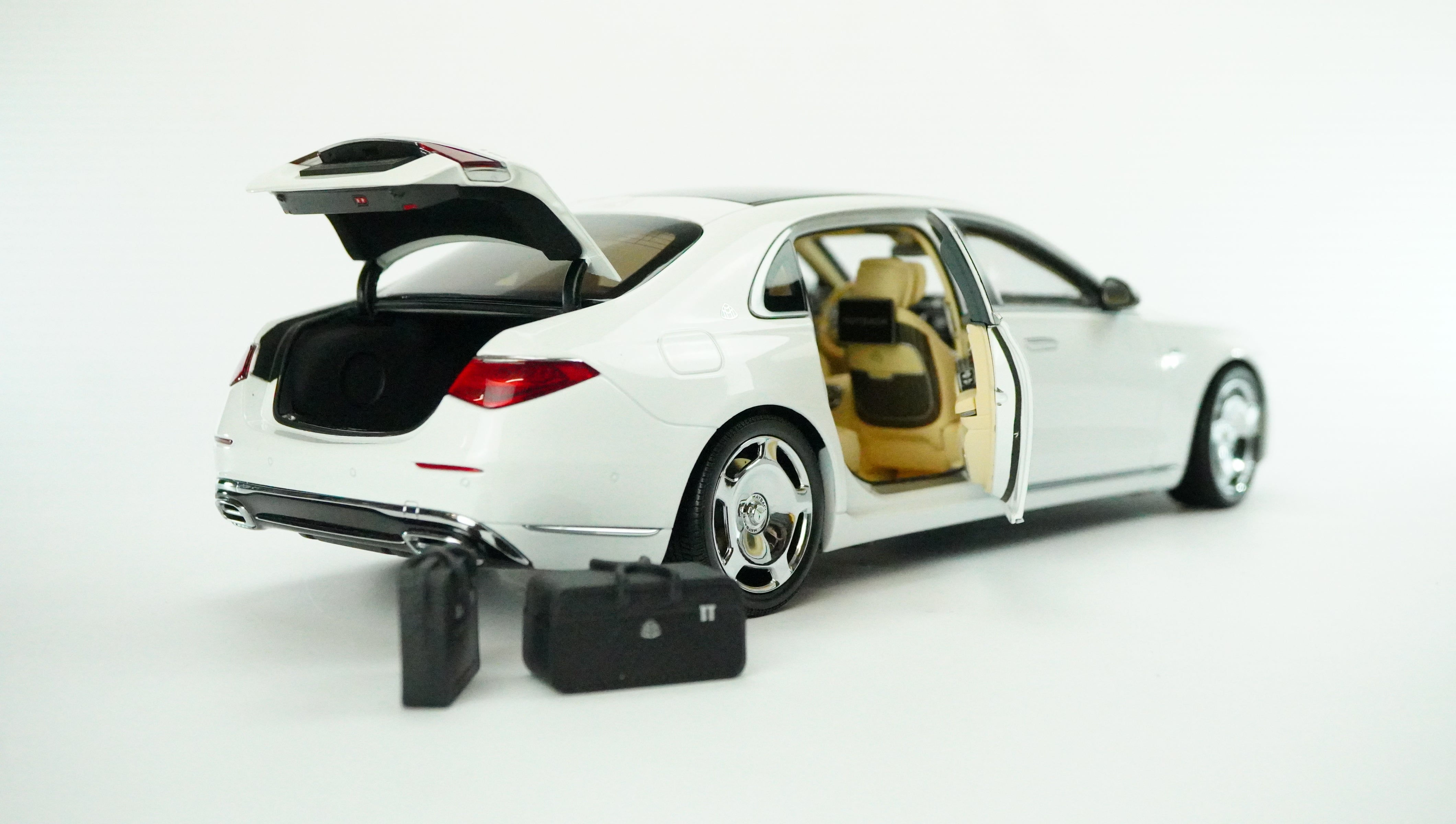 Mercedes Benz Maybach 5-Klasse Limited 2021 1:18
