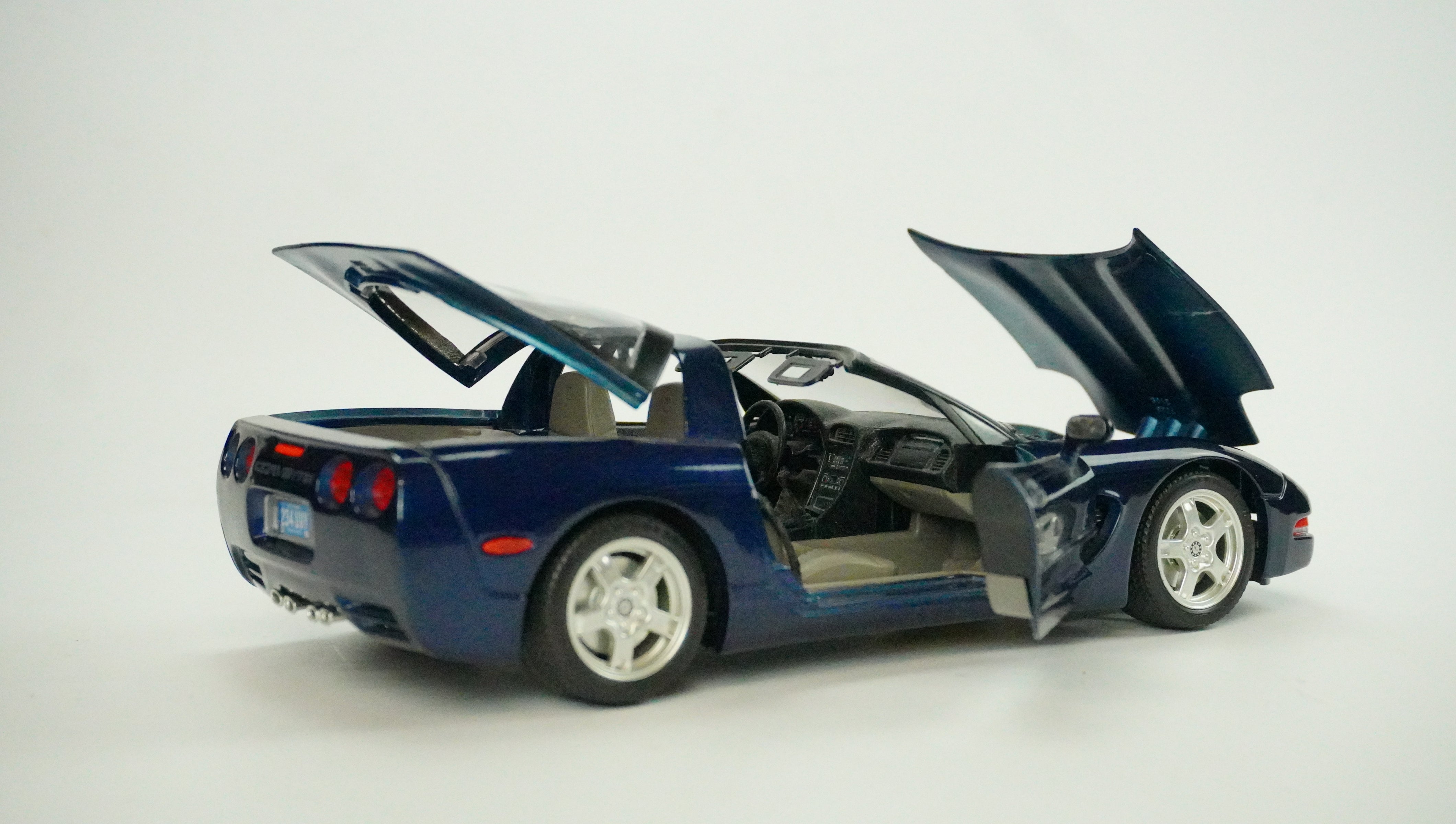 Chevrolet Corvette Spyder (without box) 1:18