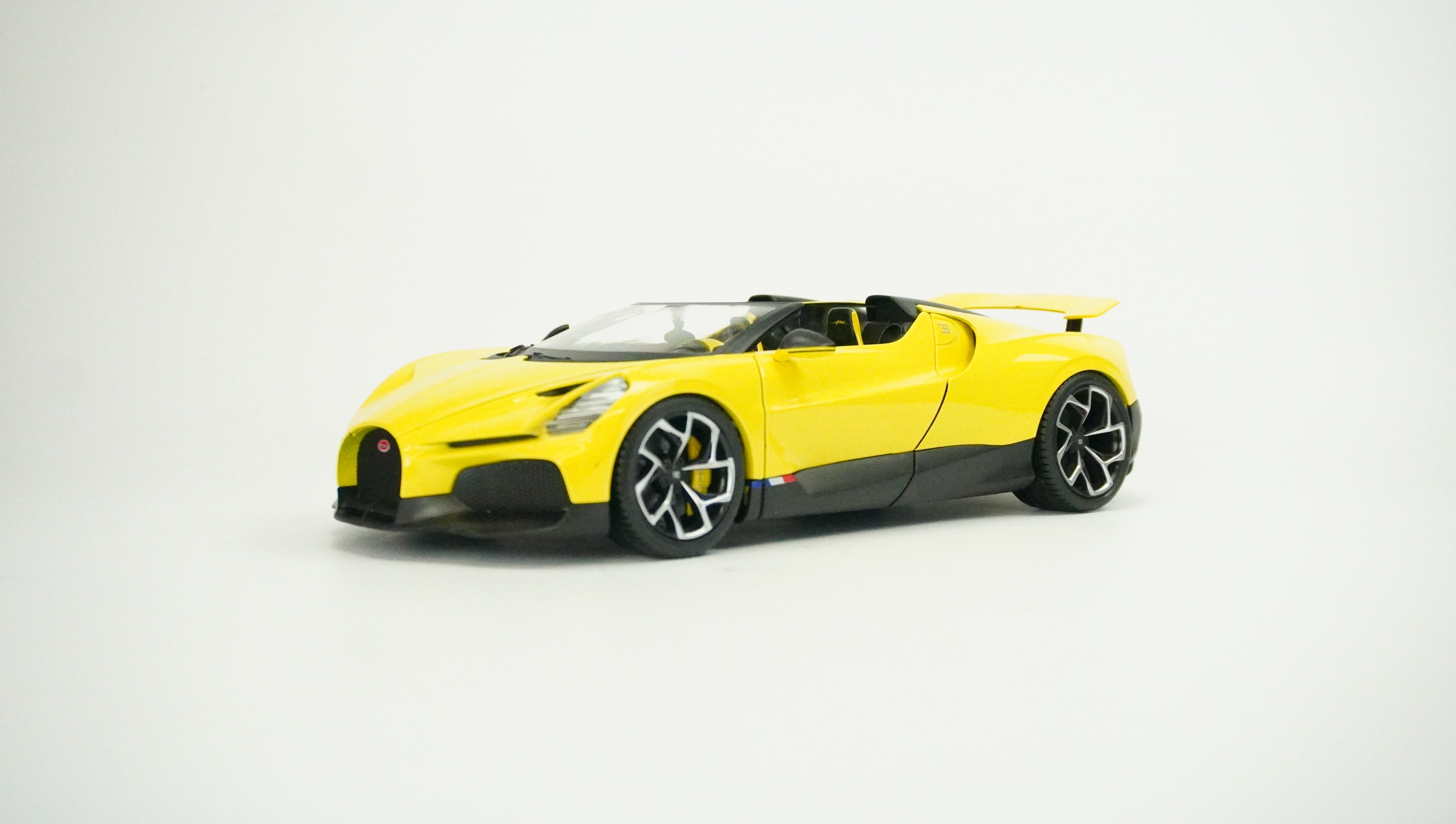 Bugatti W16 Mistral Spyder 1:18