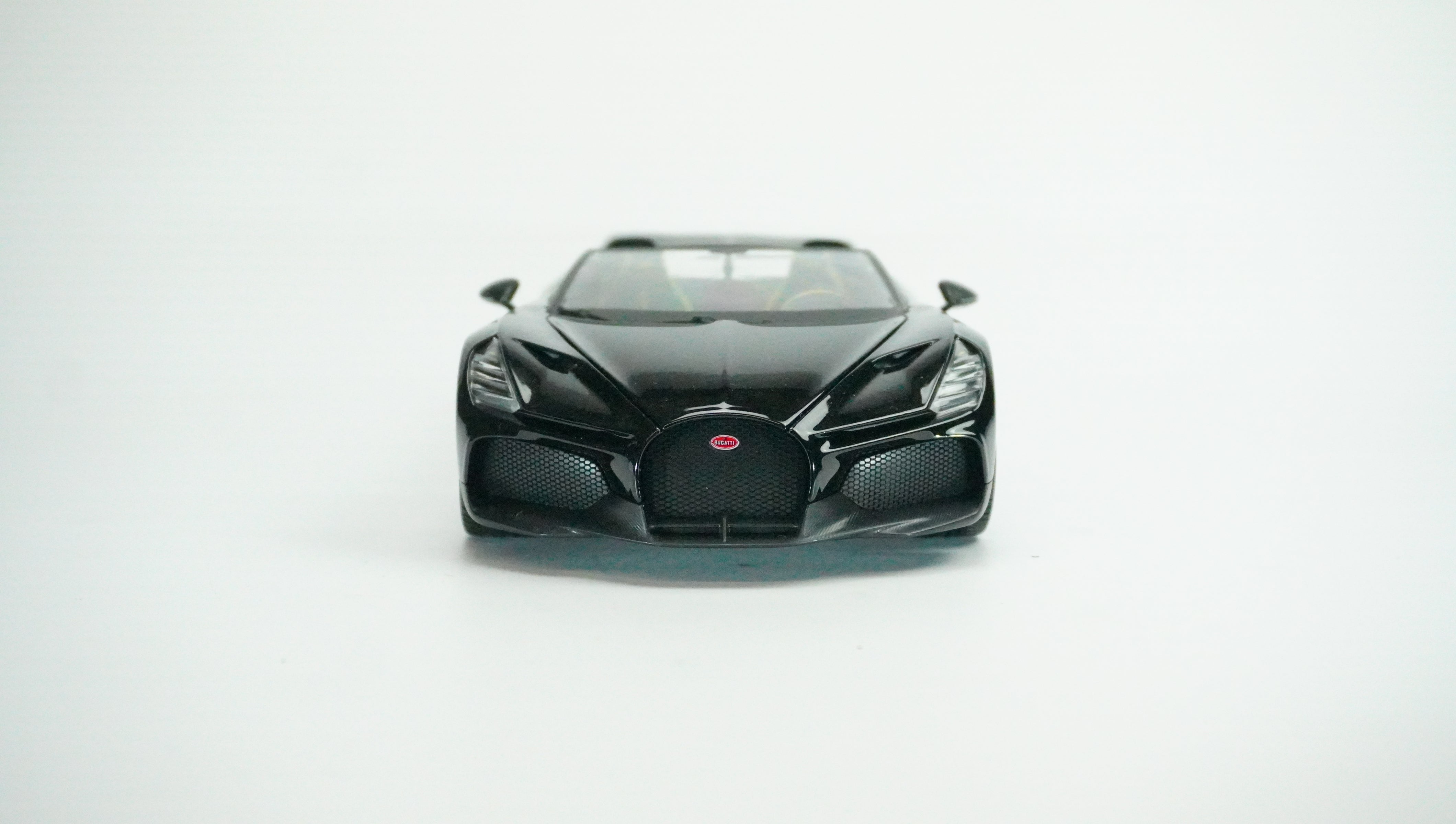 Bugatti W16 Mistral Spyder 1:18