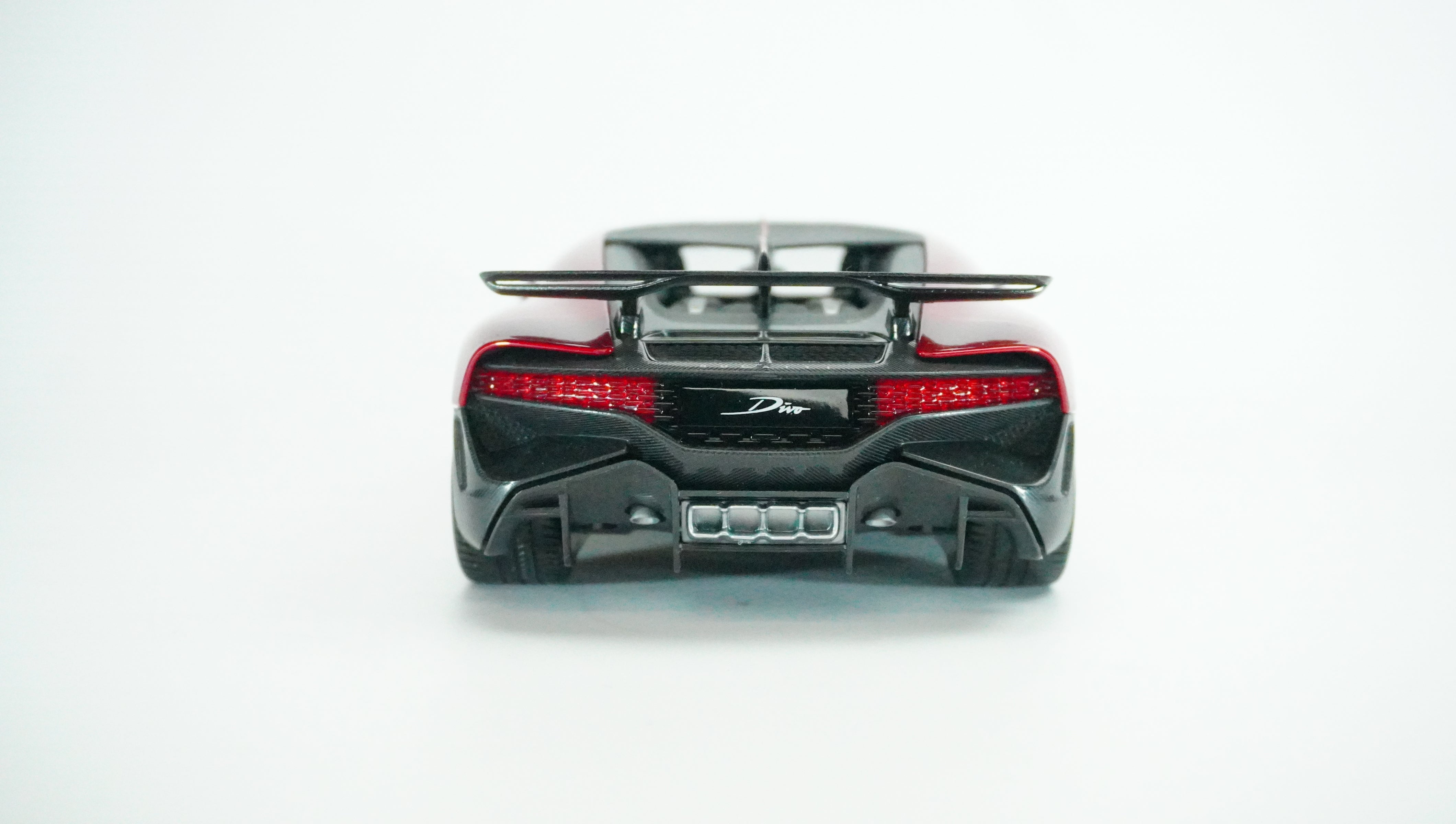 Bugatti Divo 1:18