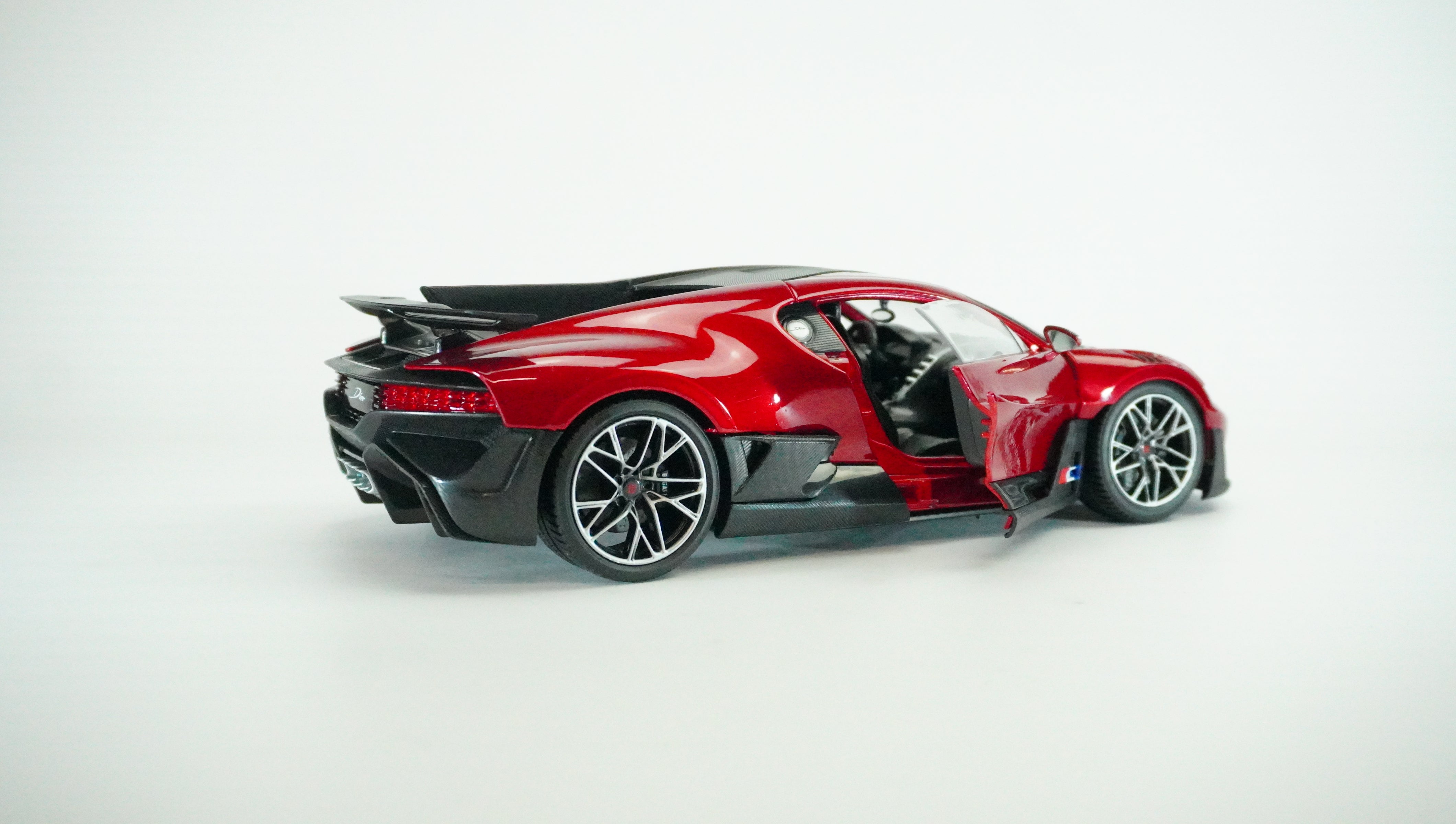 Bugatti Divo 1:18