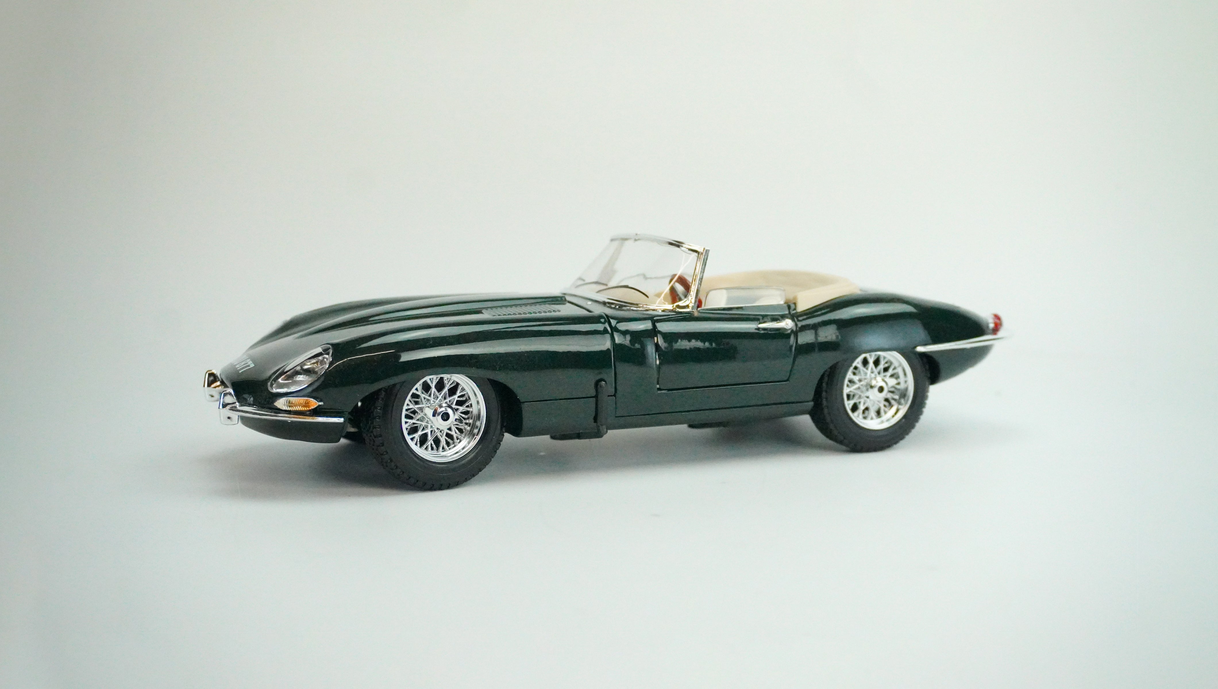 Jaguar E-Type Convertible (without box) 1:18