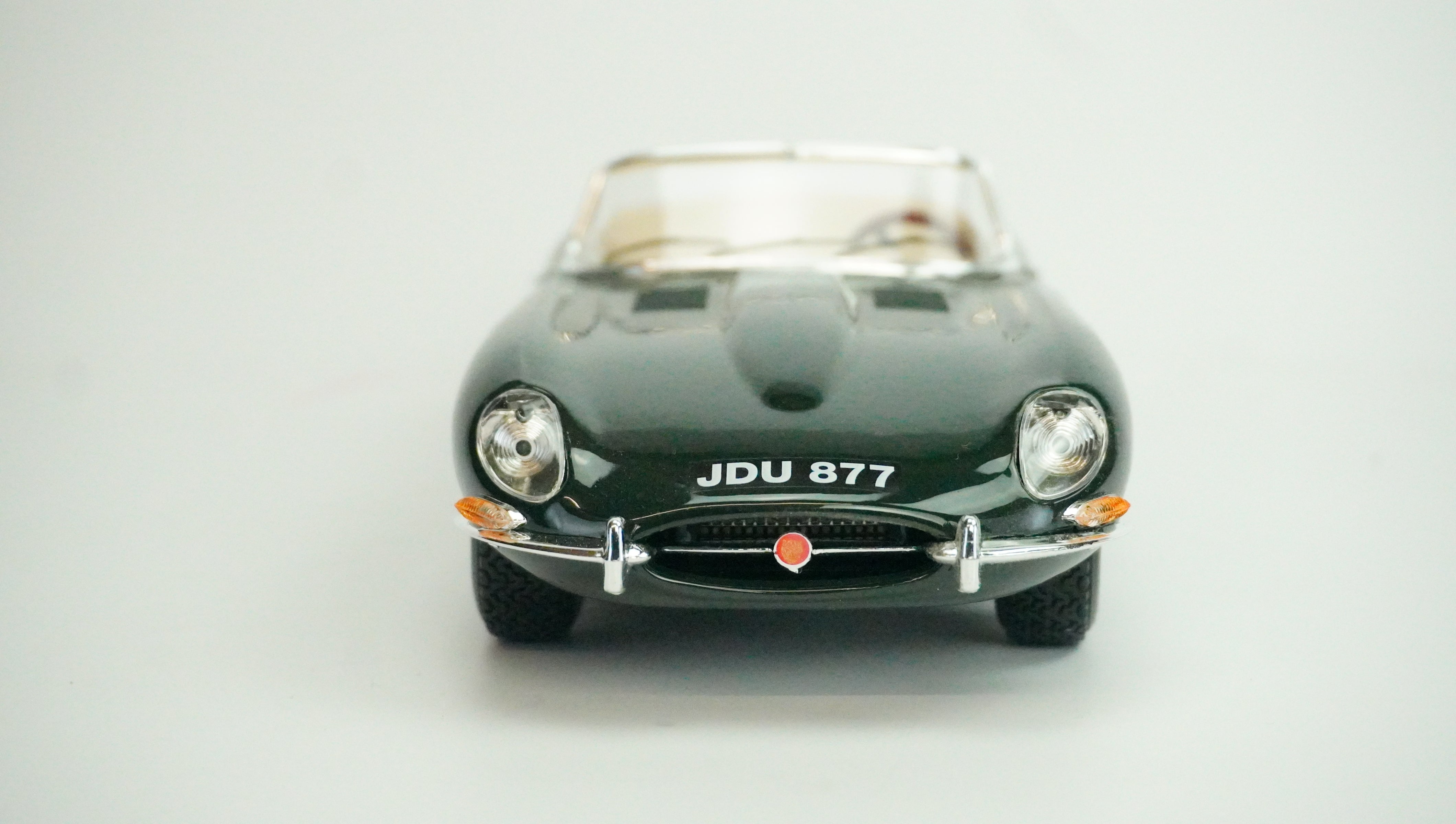 Jaguar E-Type Convertible (without box) 1:18