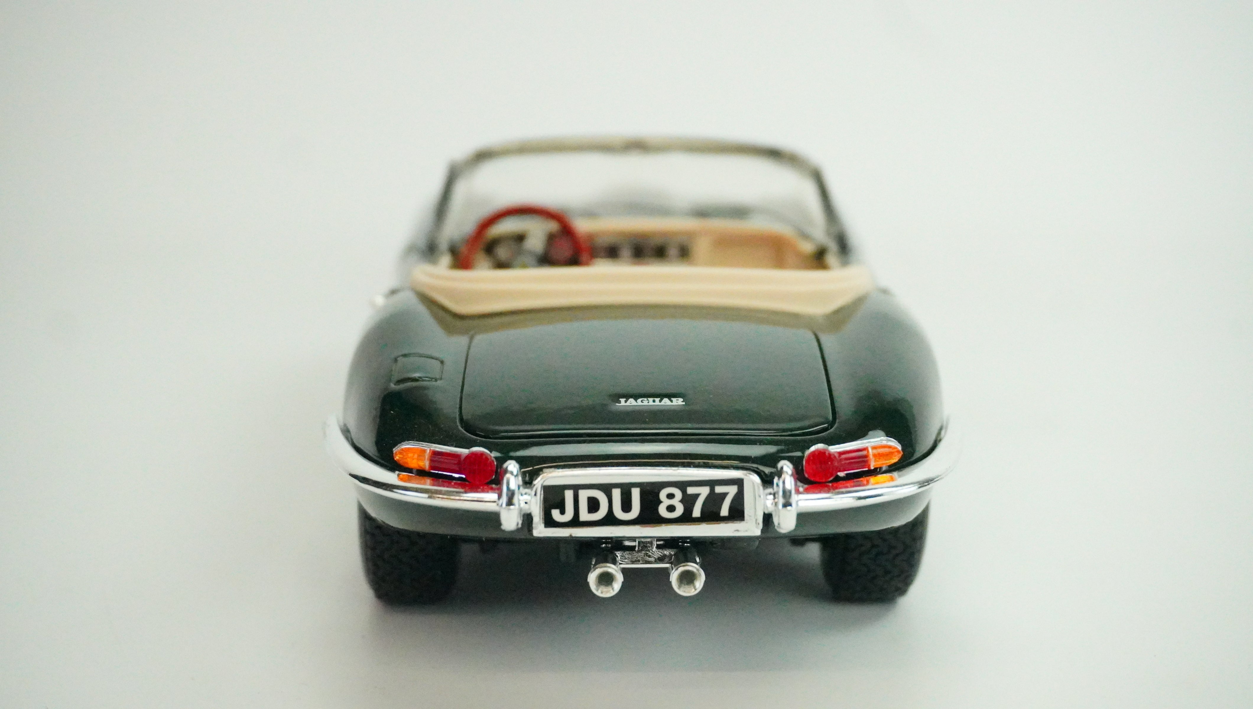 Jaguar E-Type Convertible (without box) 1:18