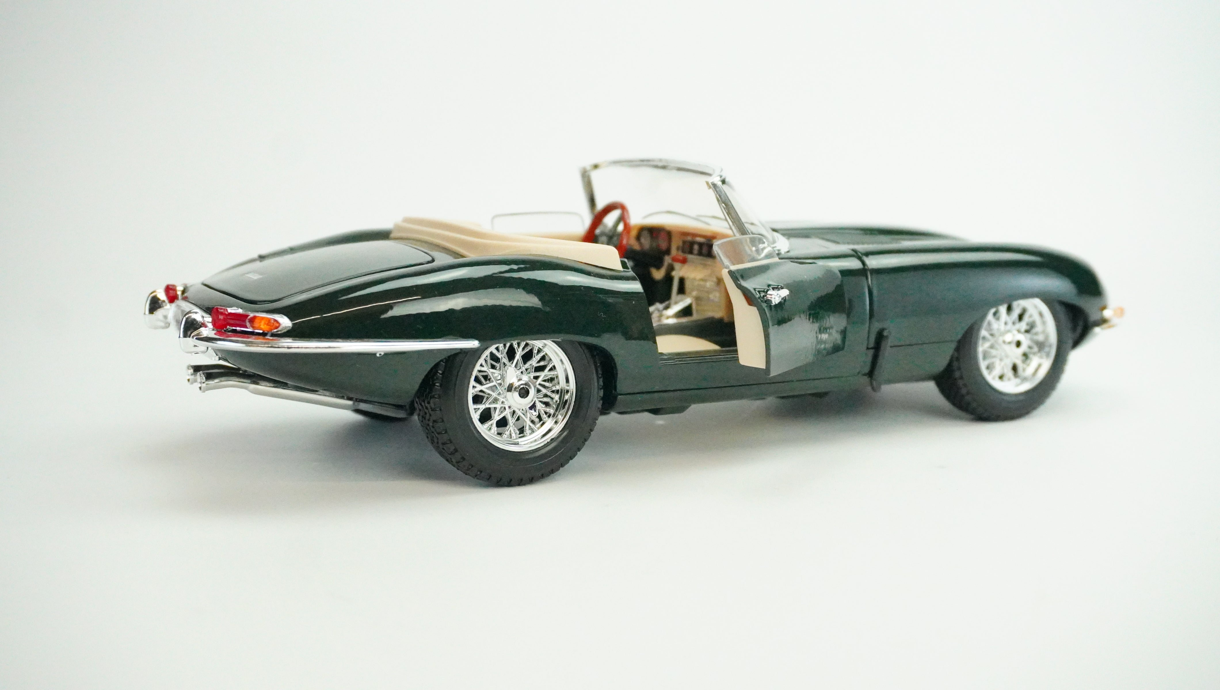 Jaguar E-Type Convertible (without box) 1:18