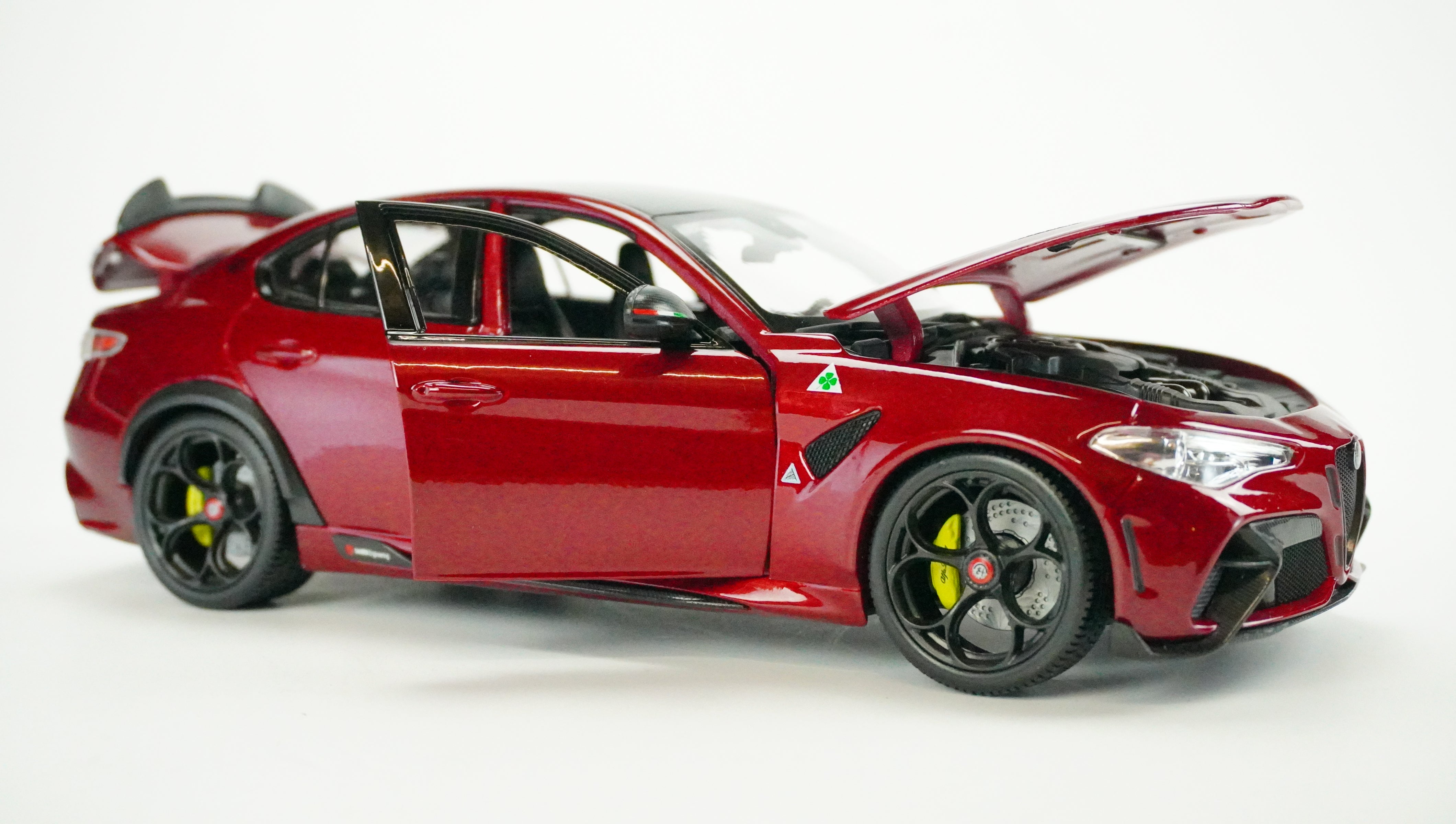 Alfa Romeo Giulia GTA 1:18