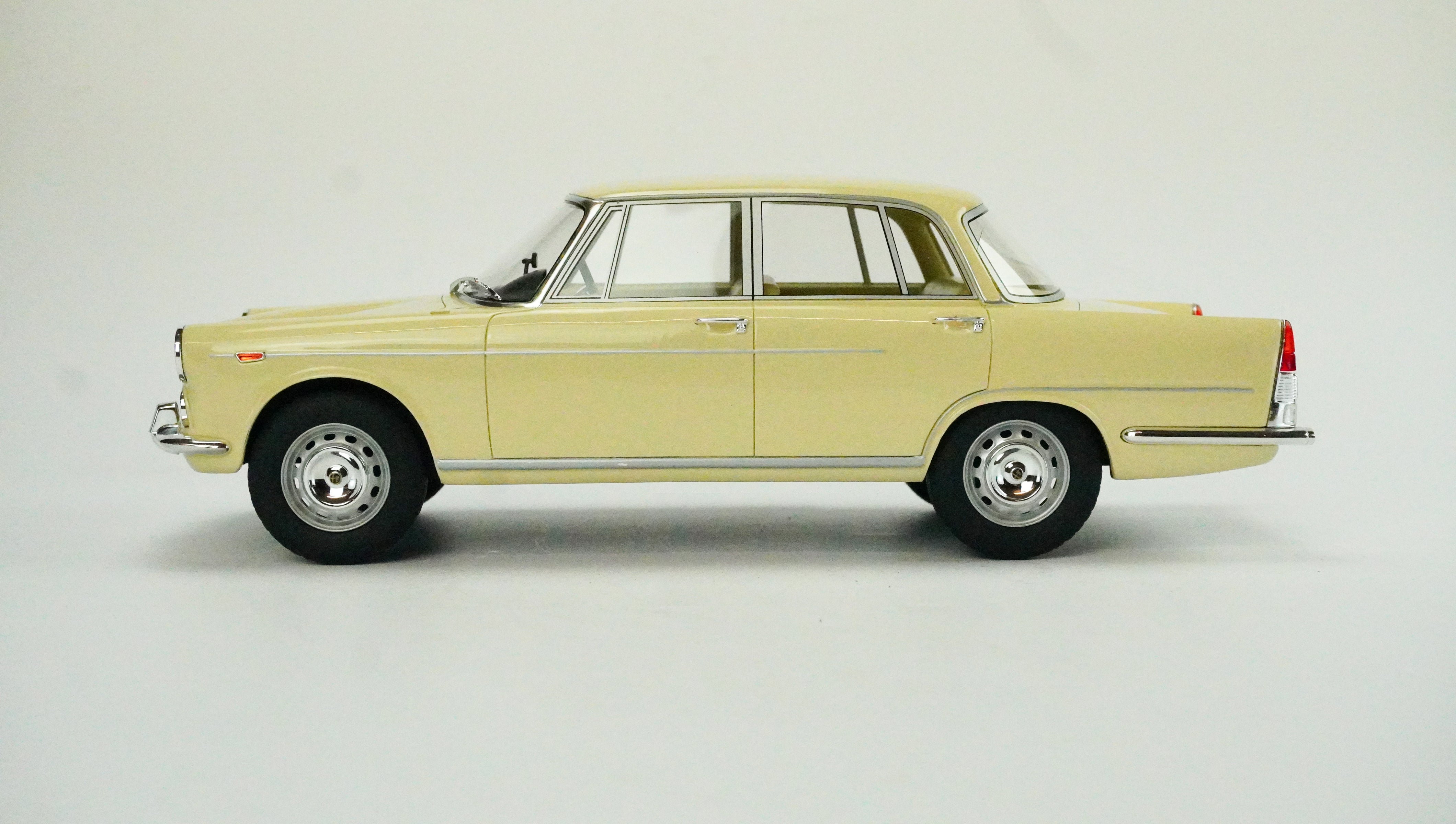 Alfa Romeo 2000 Limited 1958 1:18