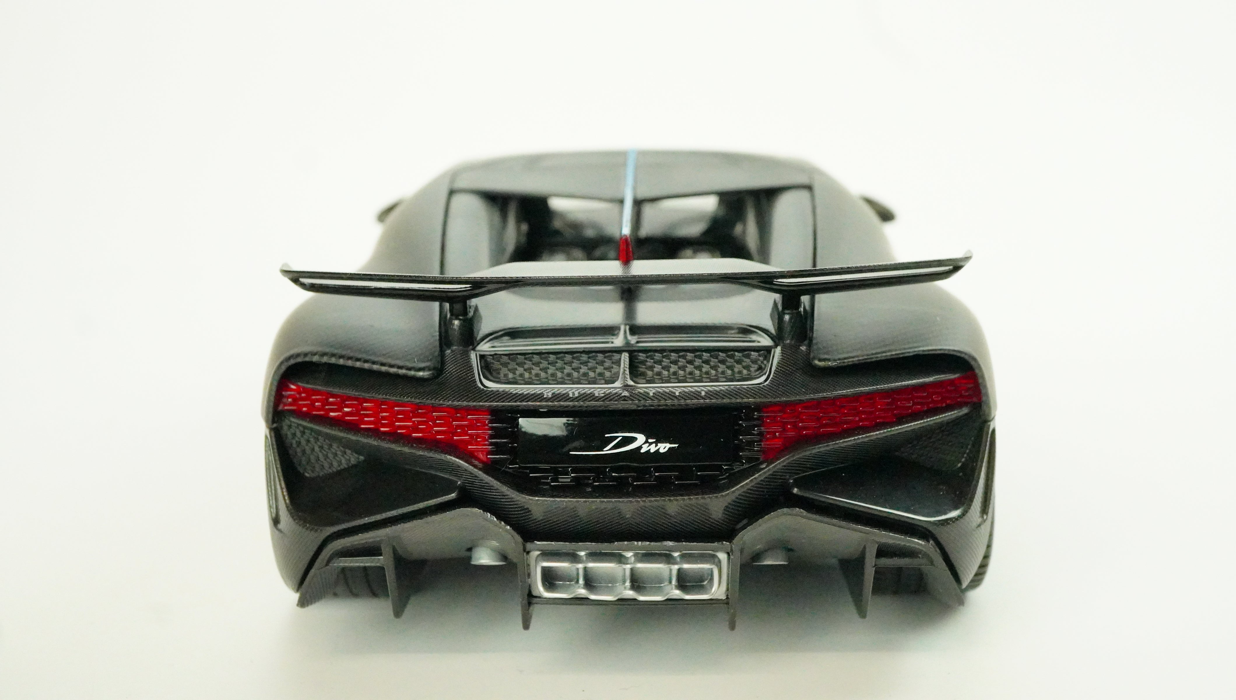 Bugatti Divo "50 Anniversary" Carbon 2018 1:18