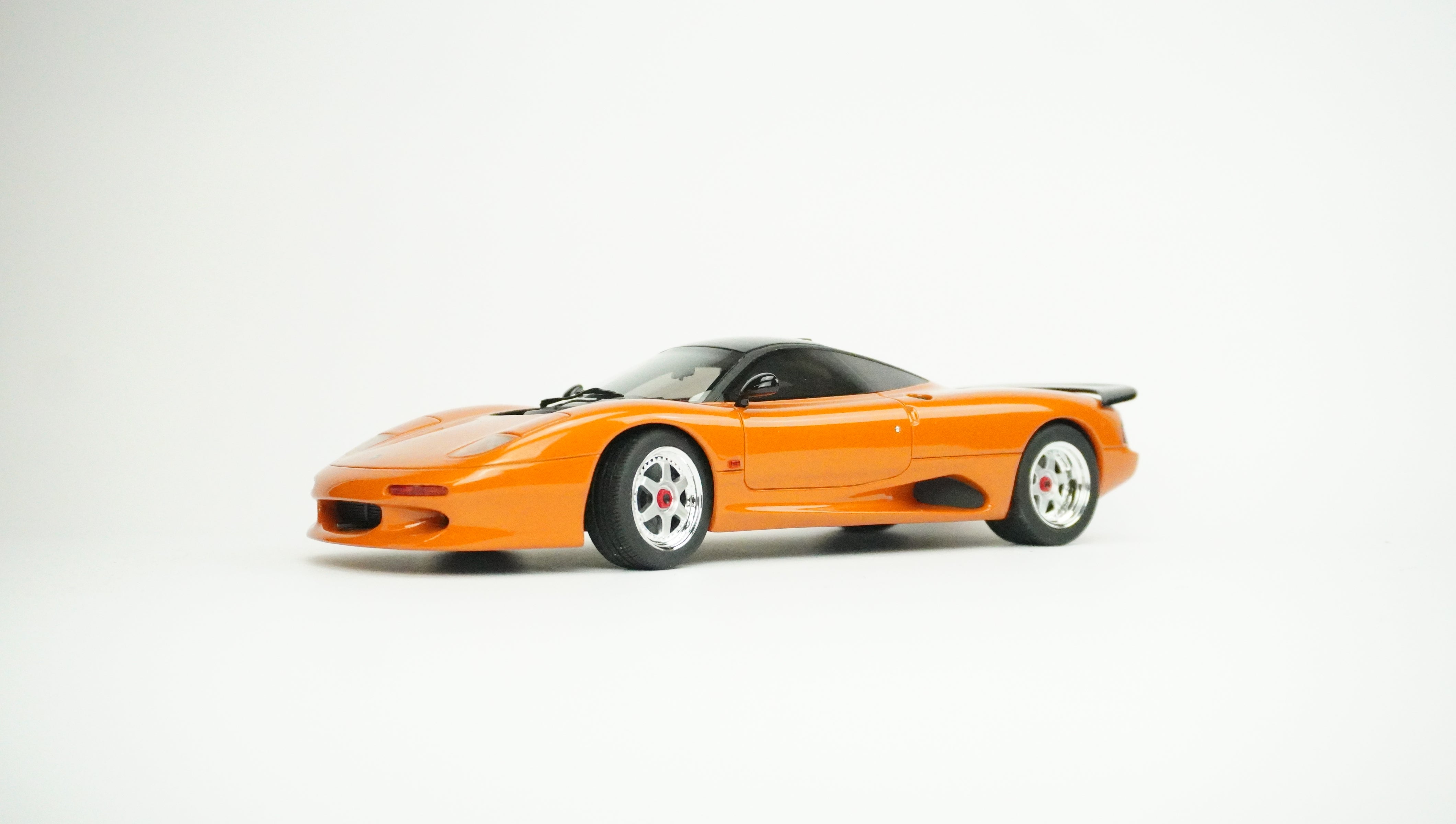 Jaguar XJ-R 1090 1:18