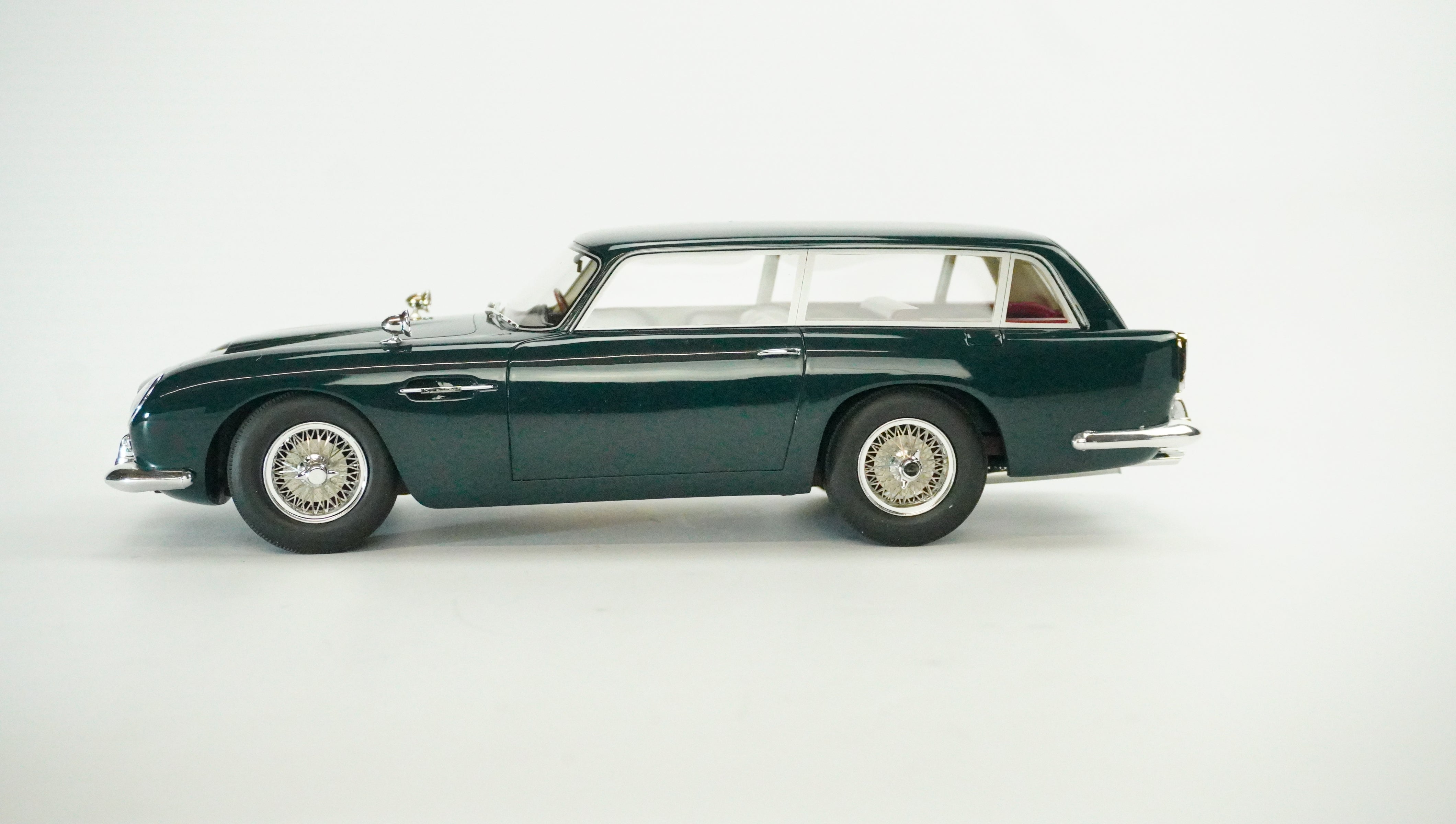 Aston Martin DB5 Shooting Brake 1964 1:18