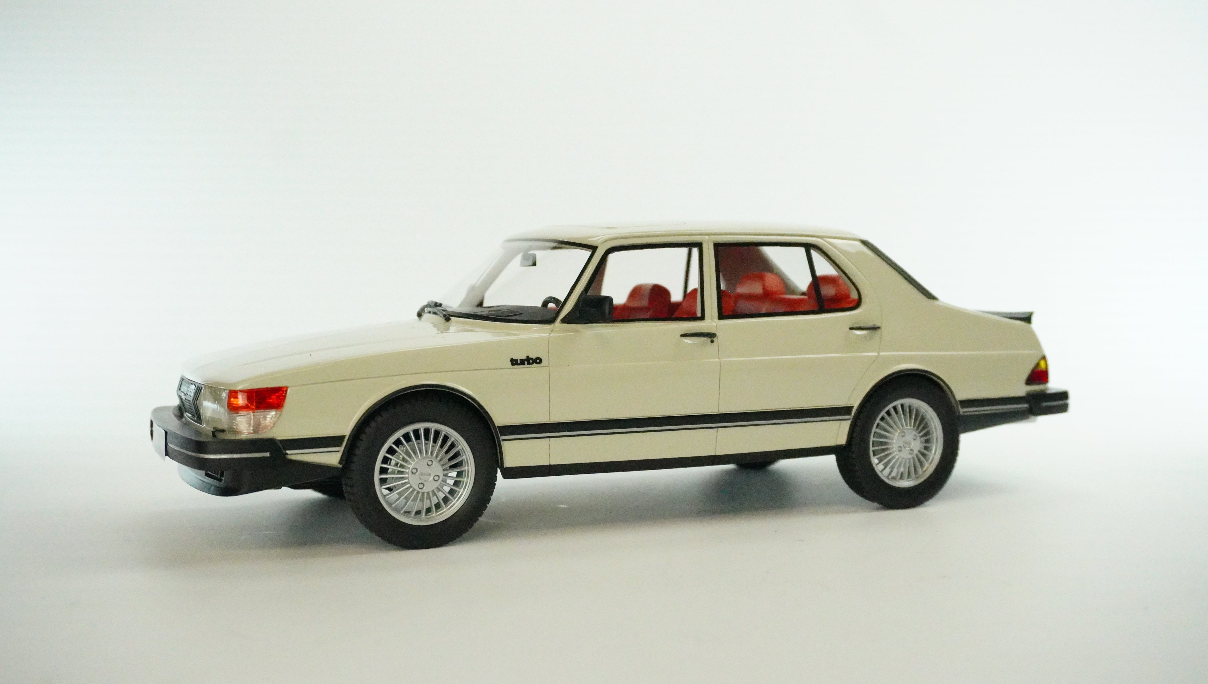 Saab 900 Turbo 4-Door Rarität 1981 1:18