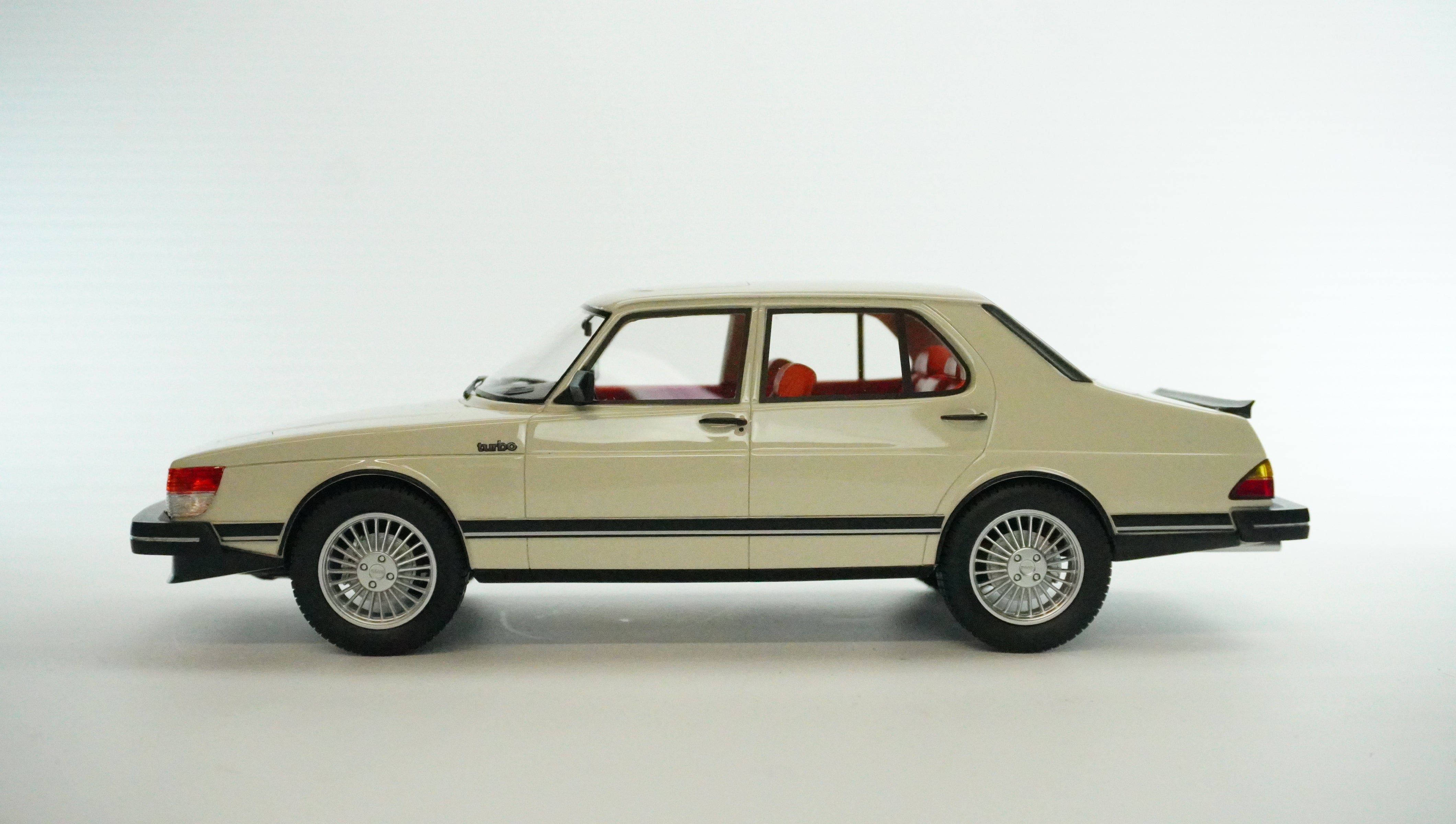 Saab 900 Turbo 4-Door Rarität 1981 1:18