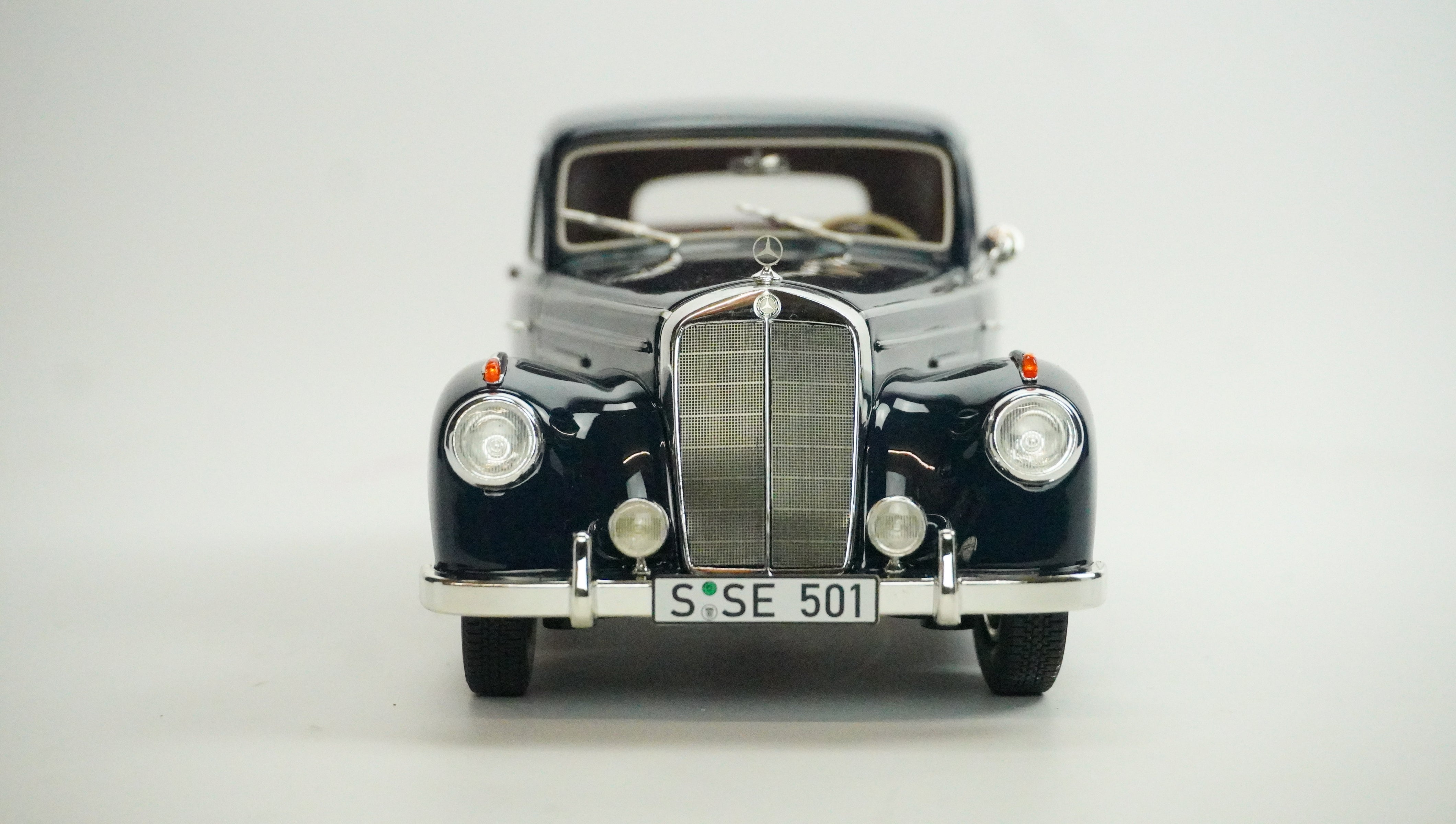 Mercedes-Benz 220 W187 Rarity 1:18