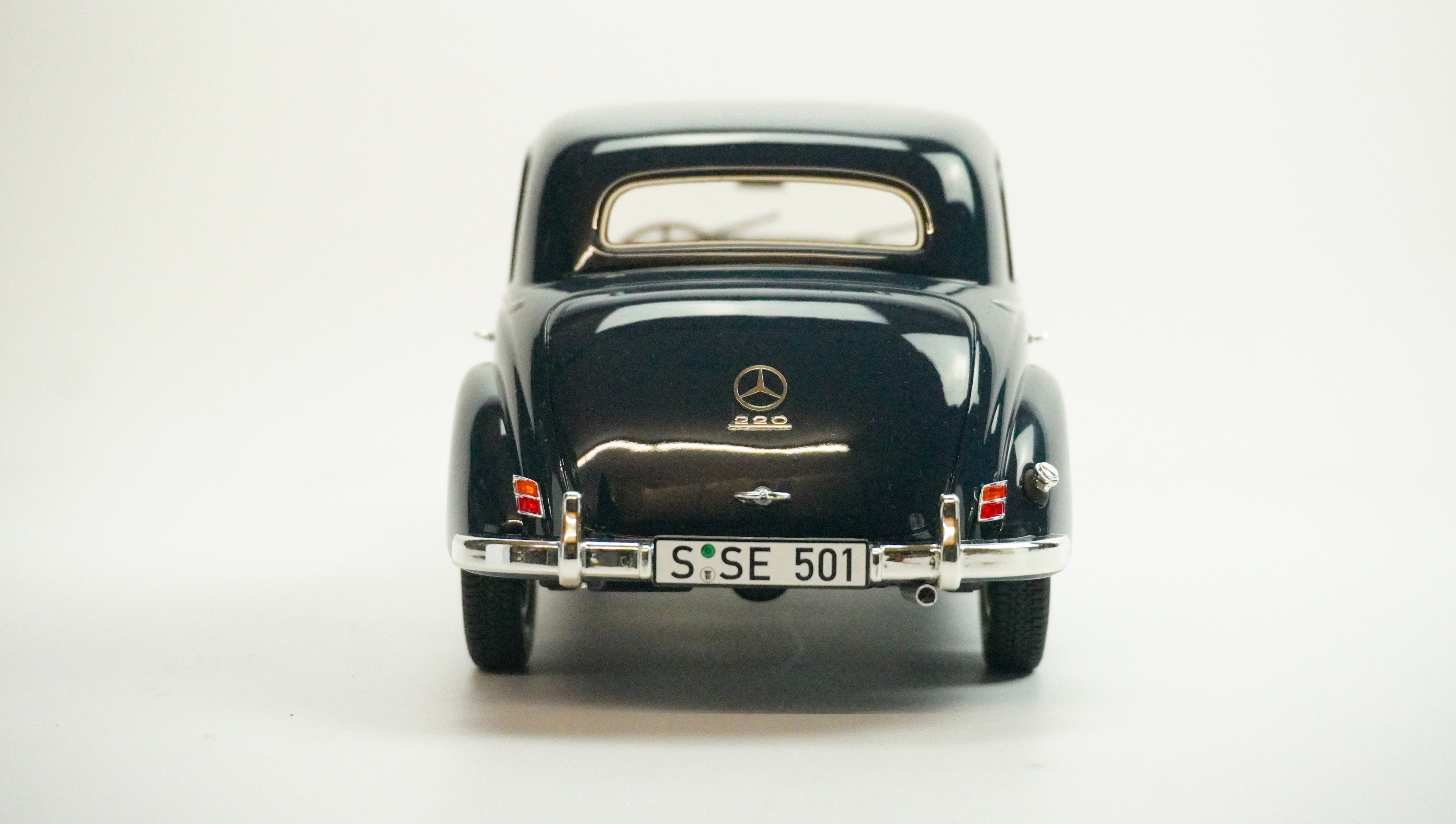 Mercedes-Benz 220 W187 Rarity 1:18