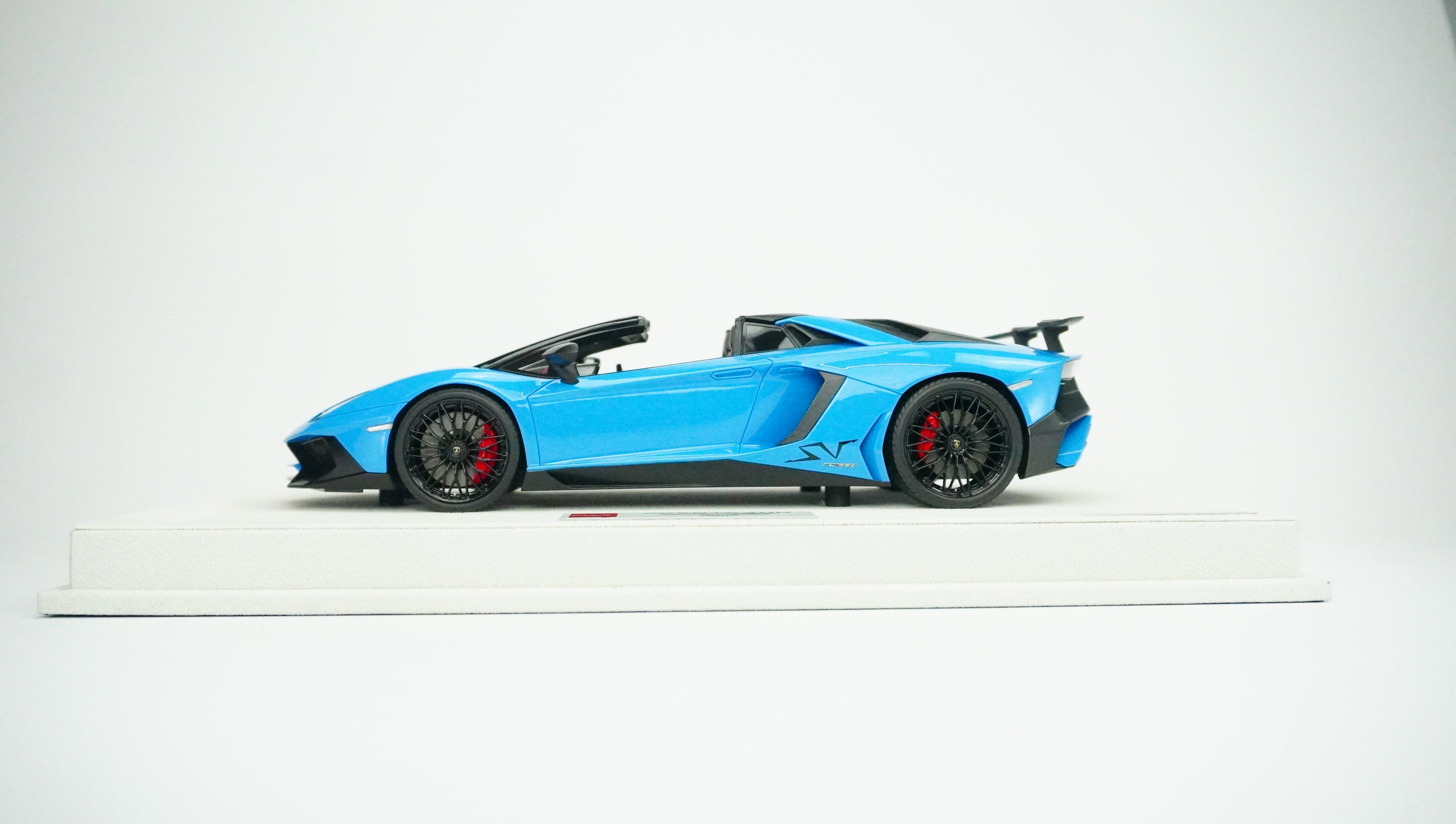 Lamborghini Aventador SV Roadster Limited (incl. Showcase) 1:18