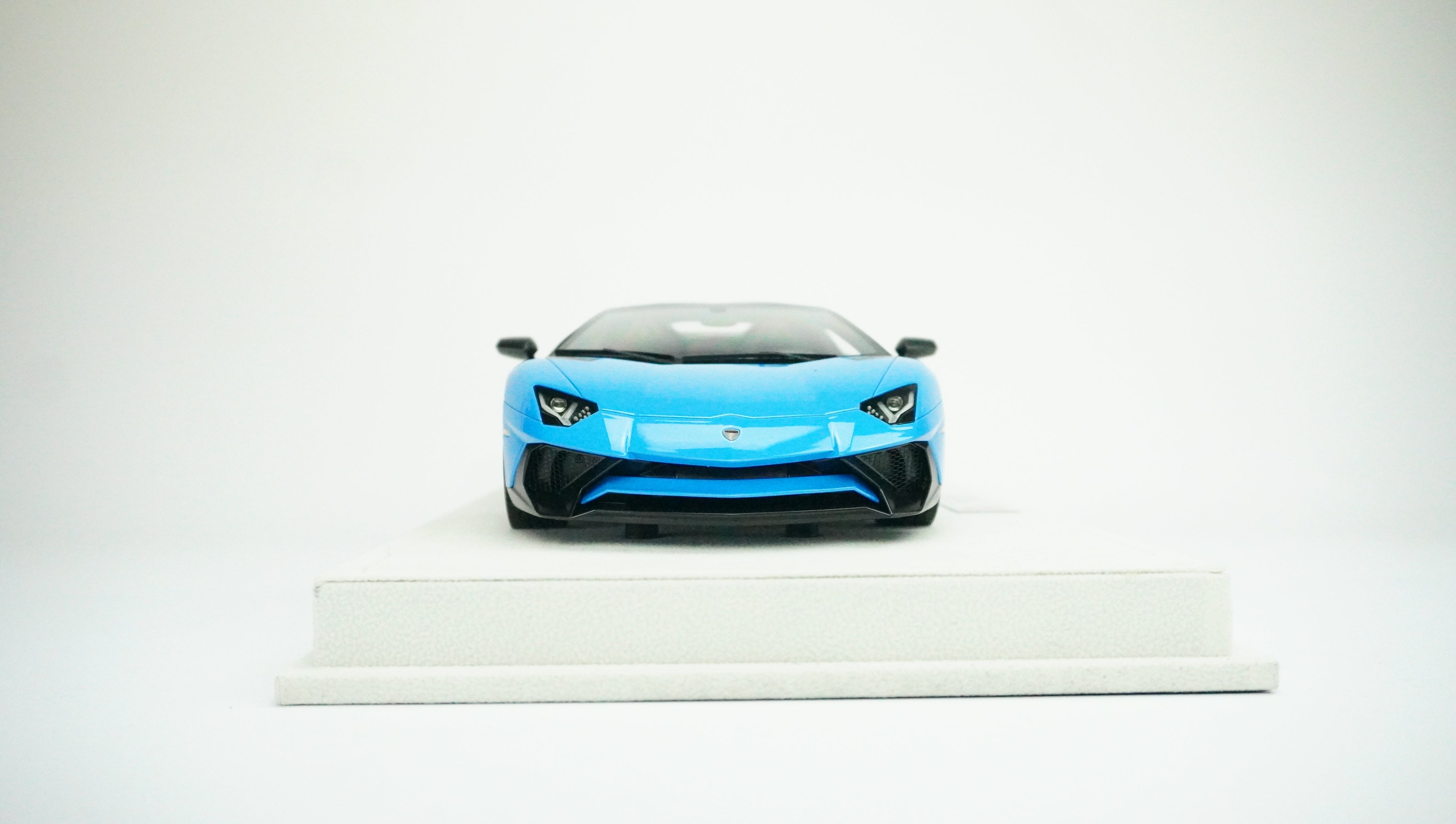 Lamborghini Aventador SV Roadster Limited (incl. Showcase) 1:18
