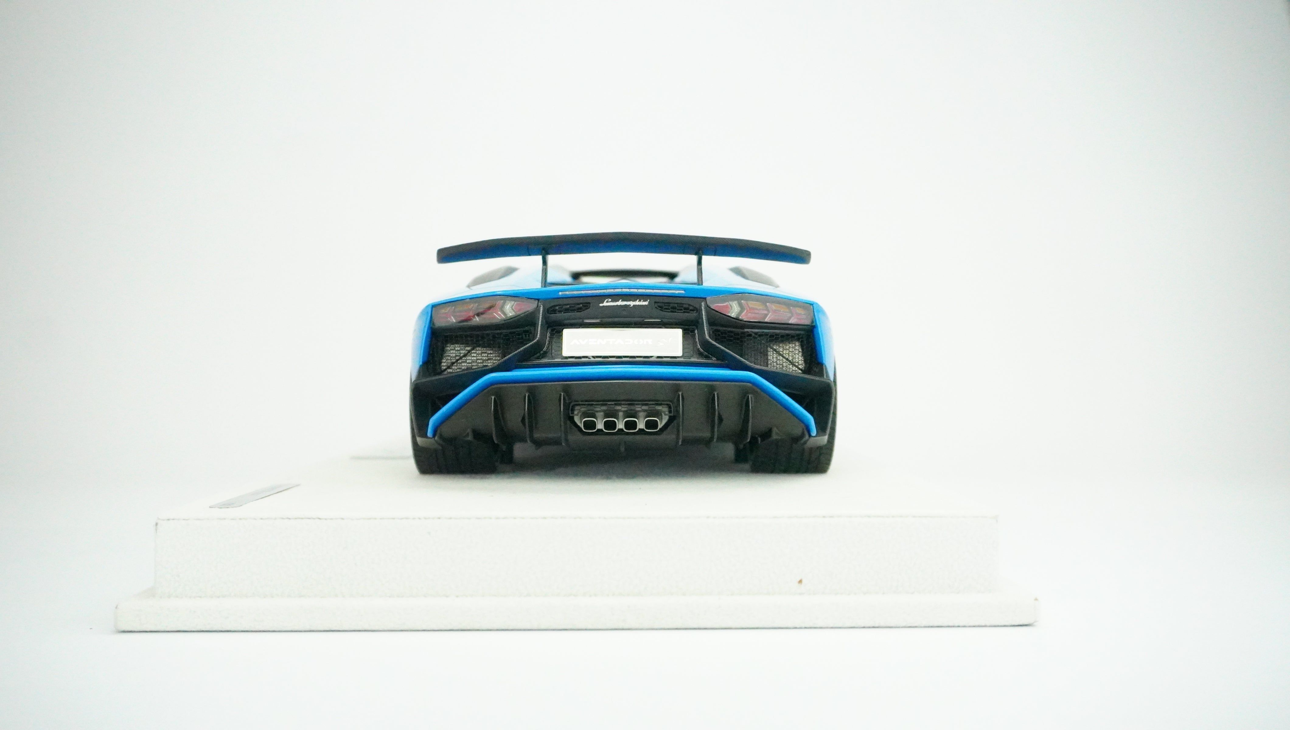 Lamborghini Aventador SV Roadster Limited (incl. Showcase) 1:18