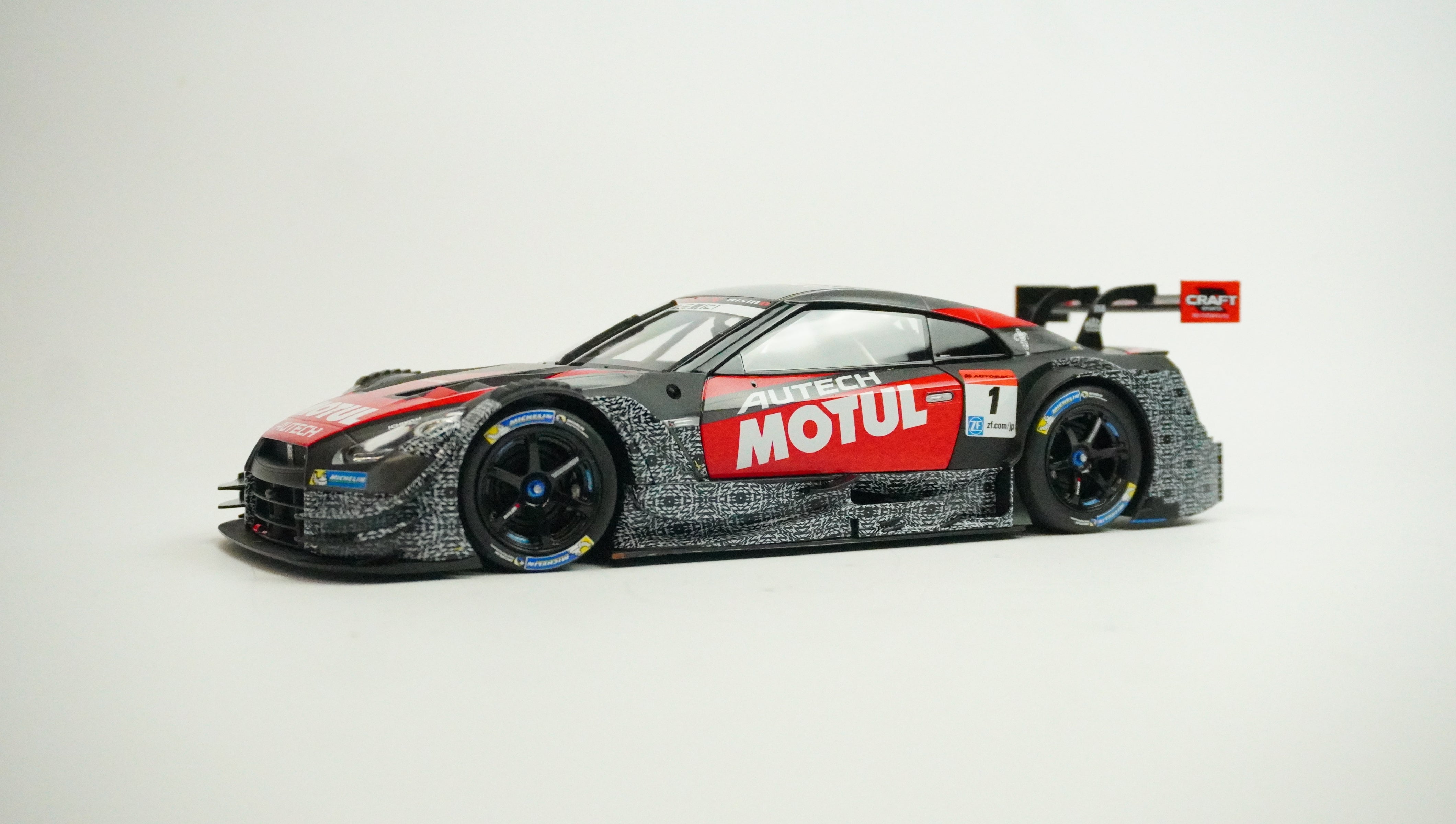 Nissan GT-R Super GT500 No. 1 2015 1:18
