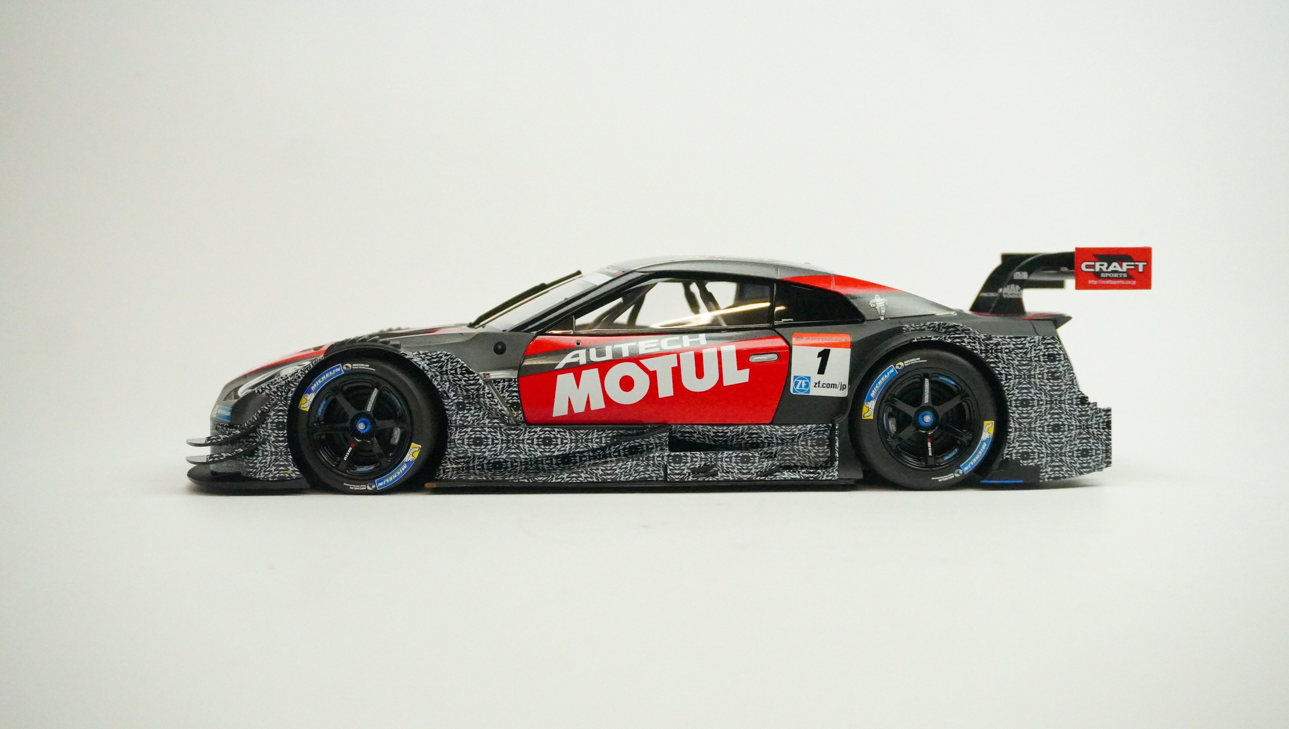 Nissan GT-R Super GT500 No. 1 2015 1:18