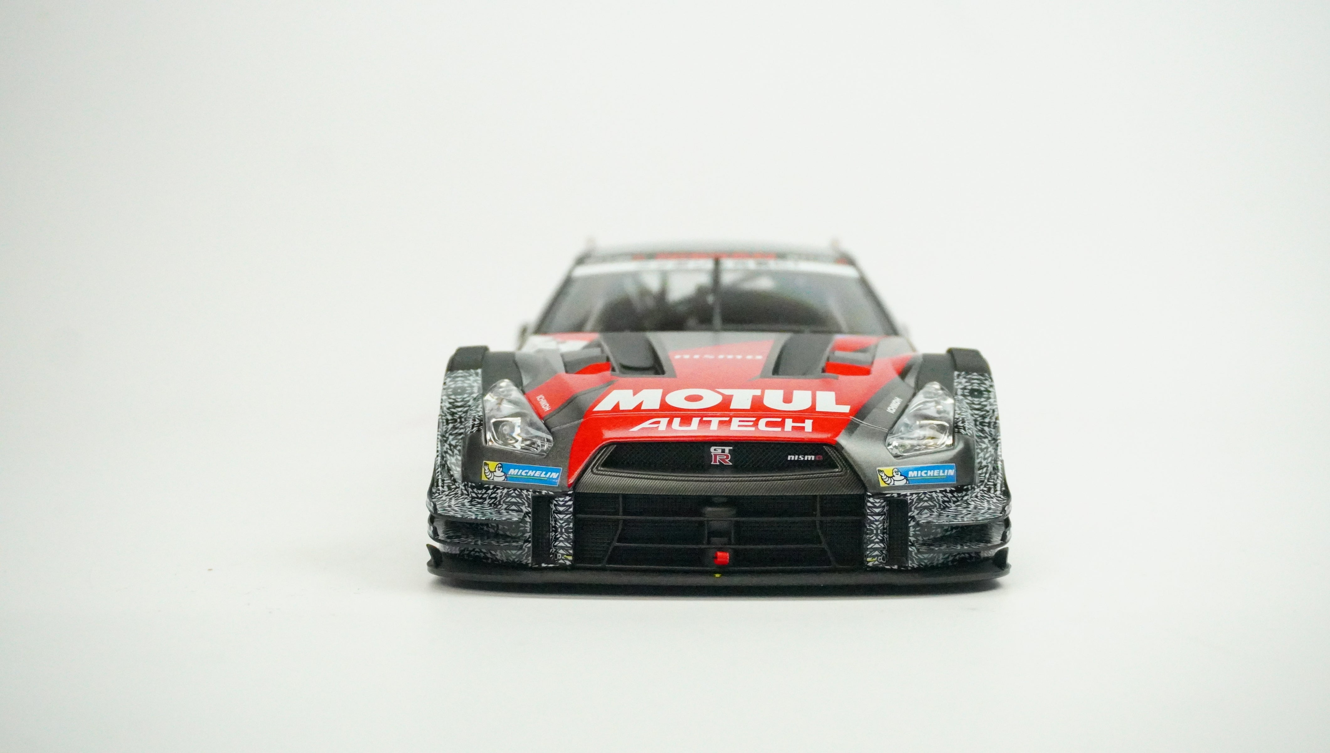 Nissan GT-R Super GT500 No. 1 2015 1:18