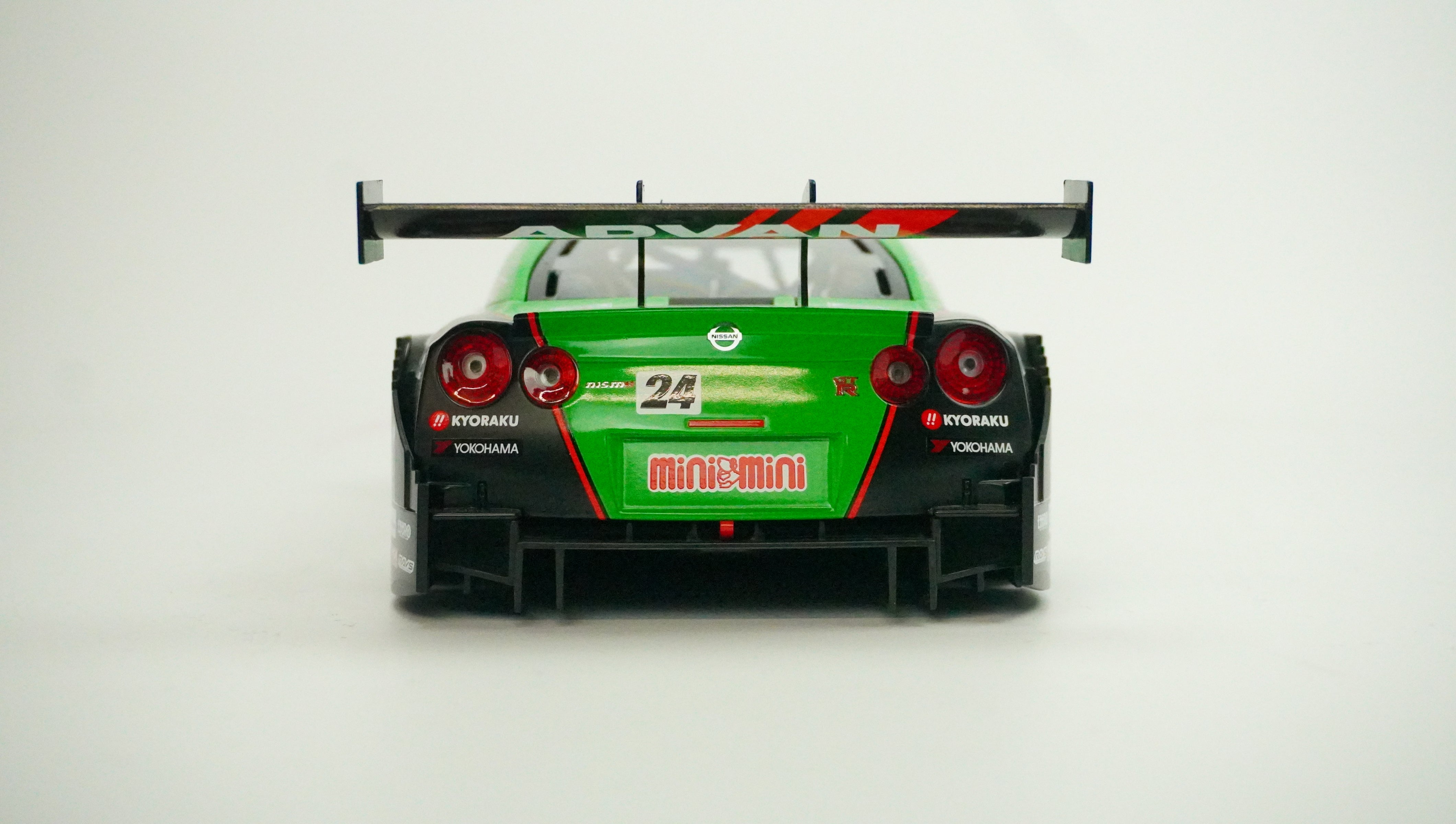 Nissan GT-R Super GT500 Nr.24 2015 1:18