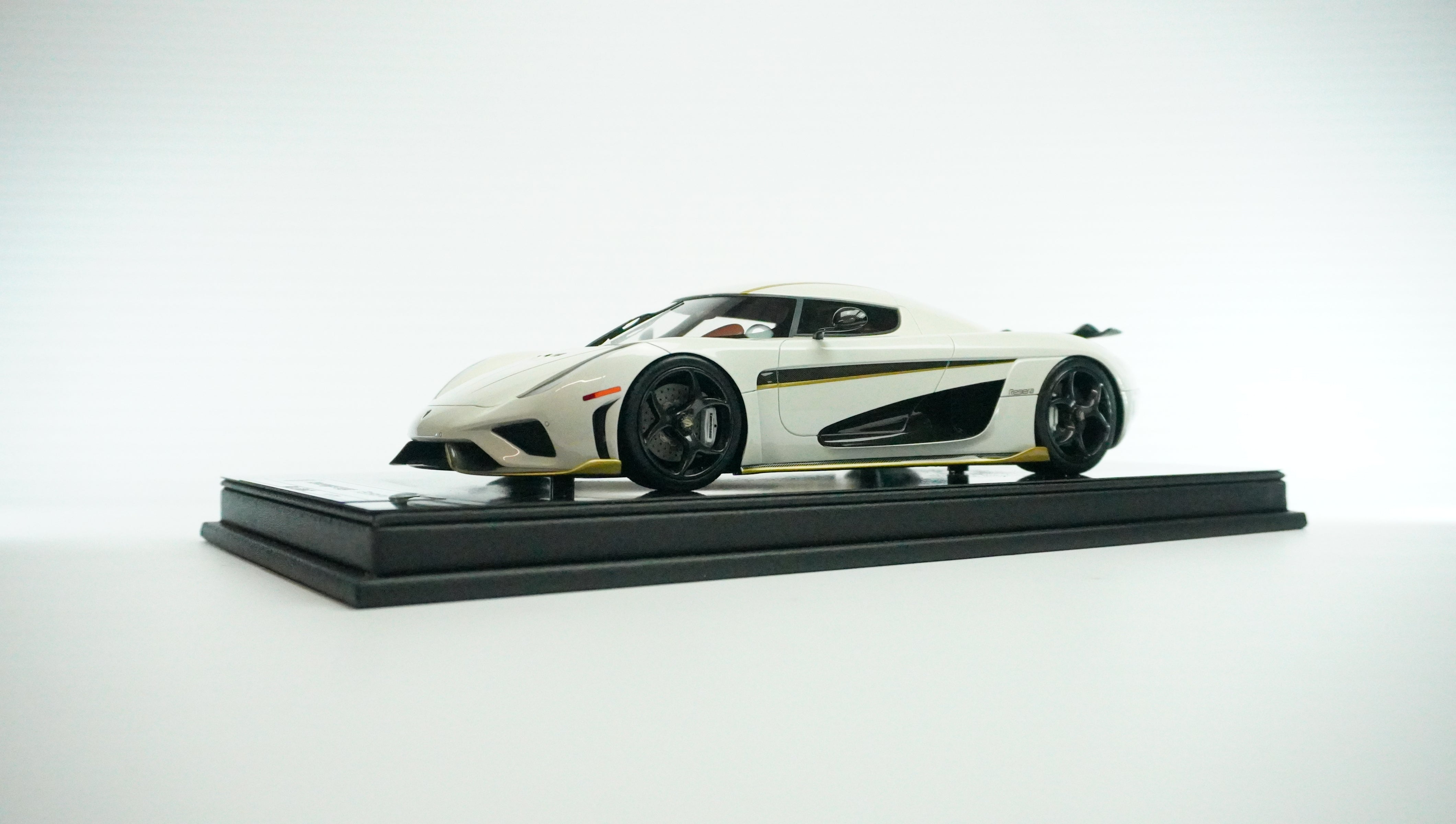 Koenigsegg Regera Limited (incl. Showcase) 2022 1:18