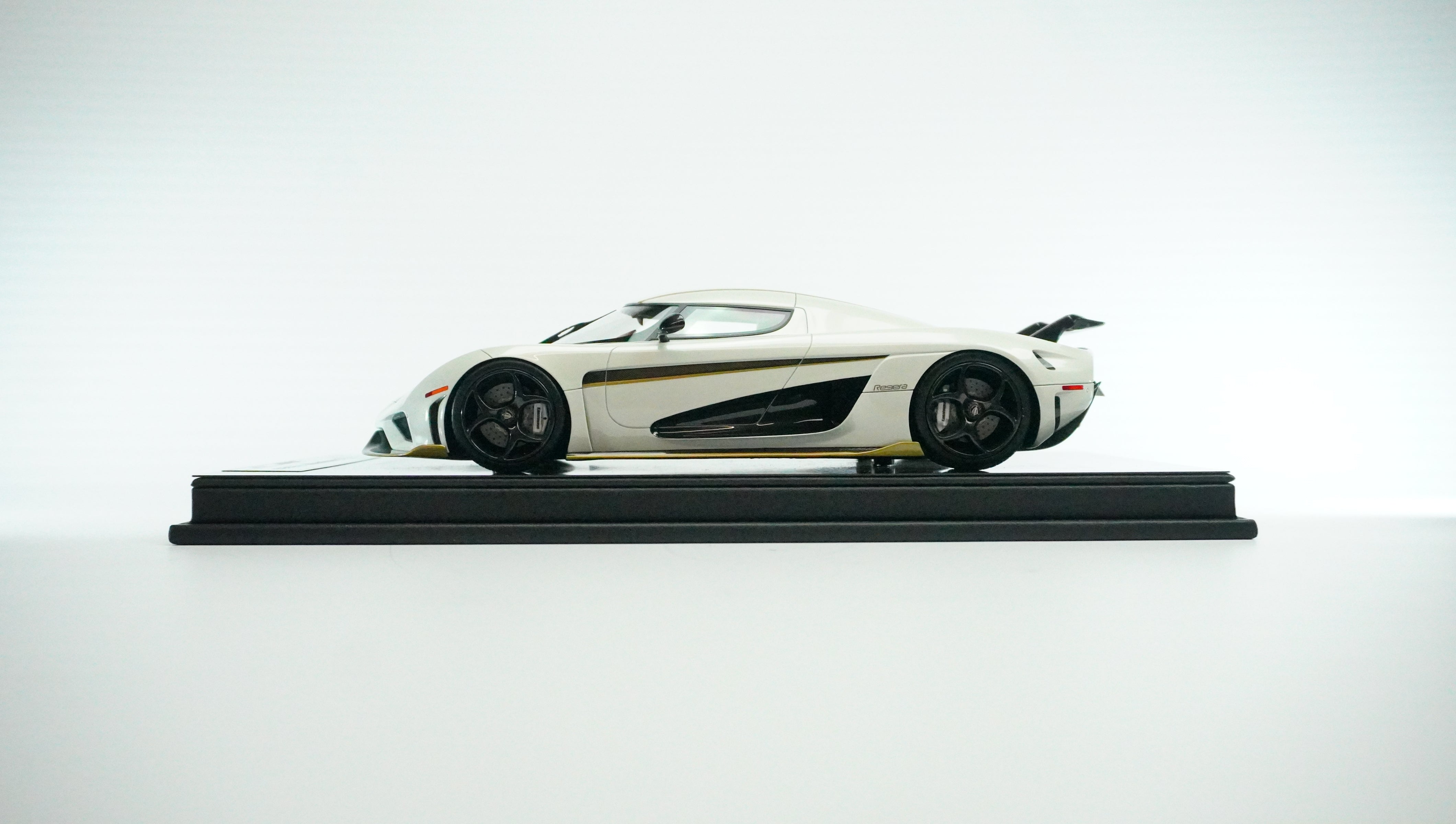 Koenigsegg Regera Limited (incl. Showcase) 2022 1:18
