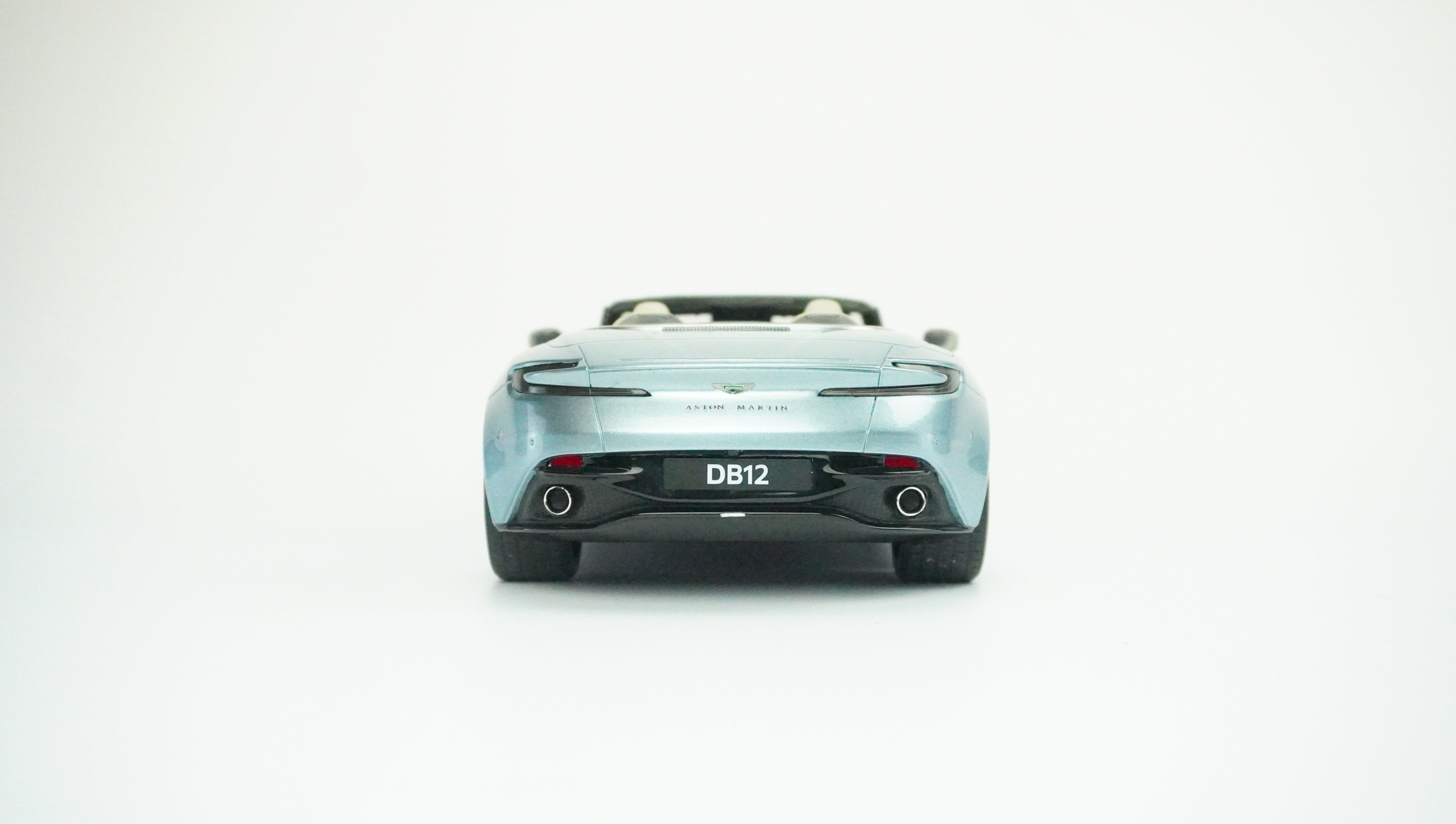 Aston Martin DB12 Volante Limited 1:18