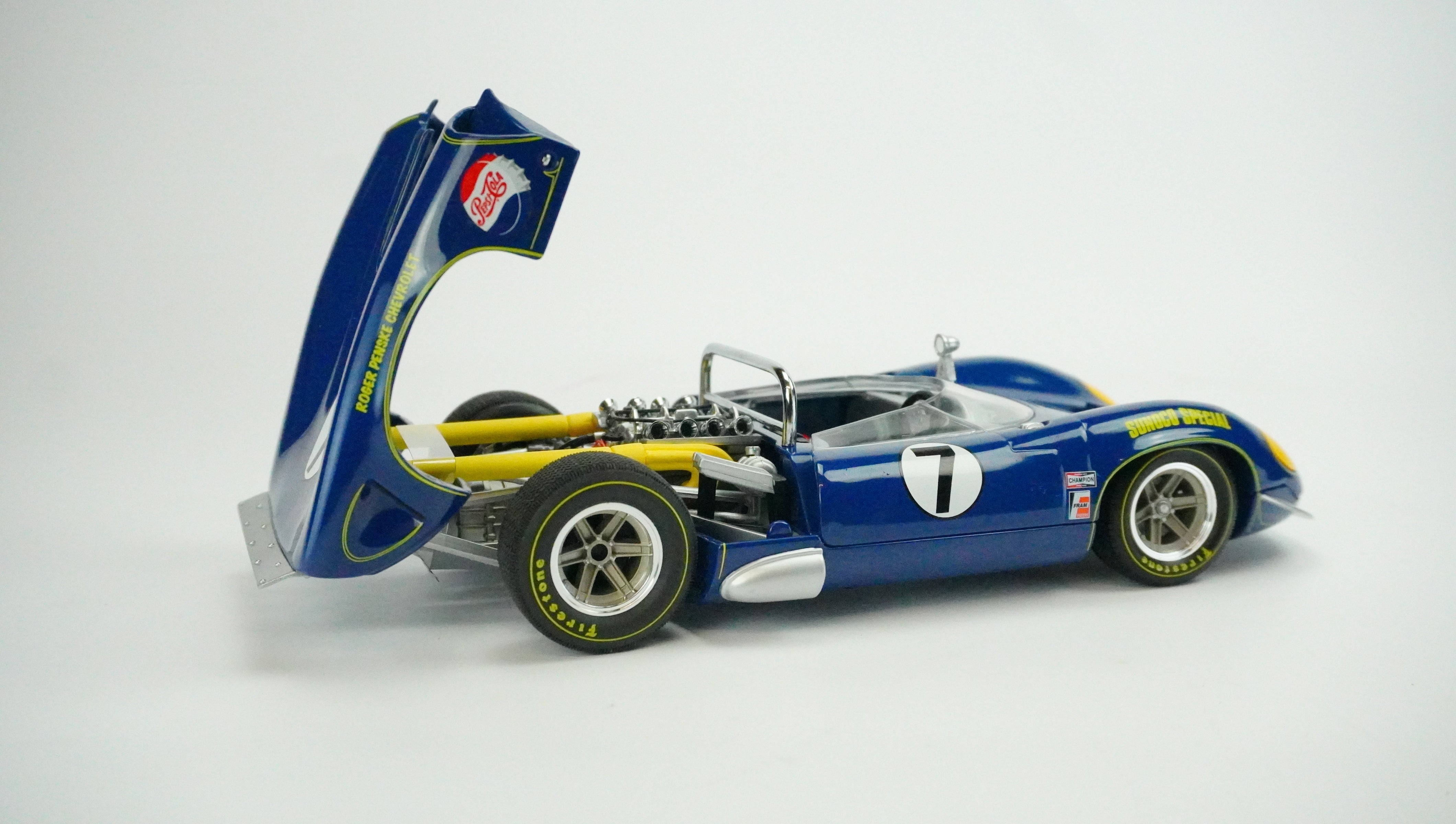 LOLA T70 III Spyder No.7 Limited 1966 1:18