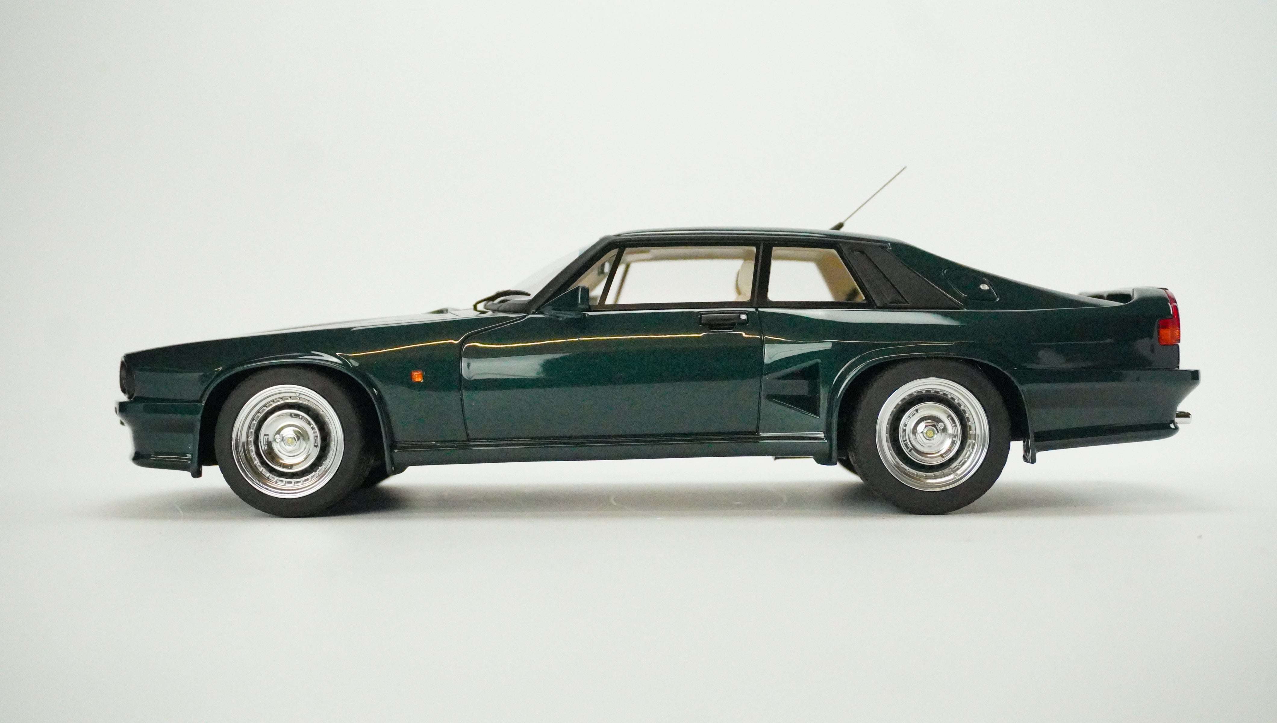 Jaguar Lister XJS 7.0 ML Coupé Limited 1:18