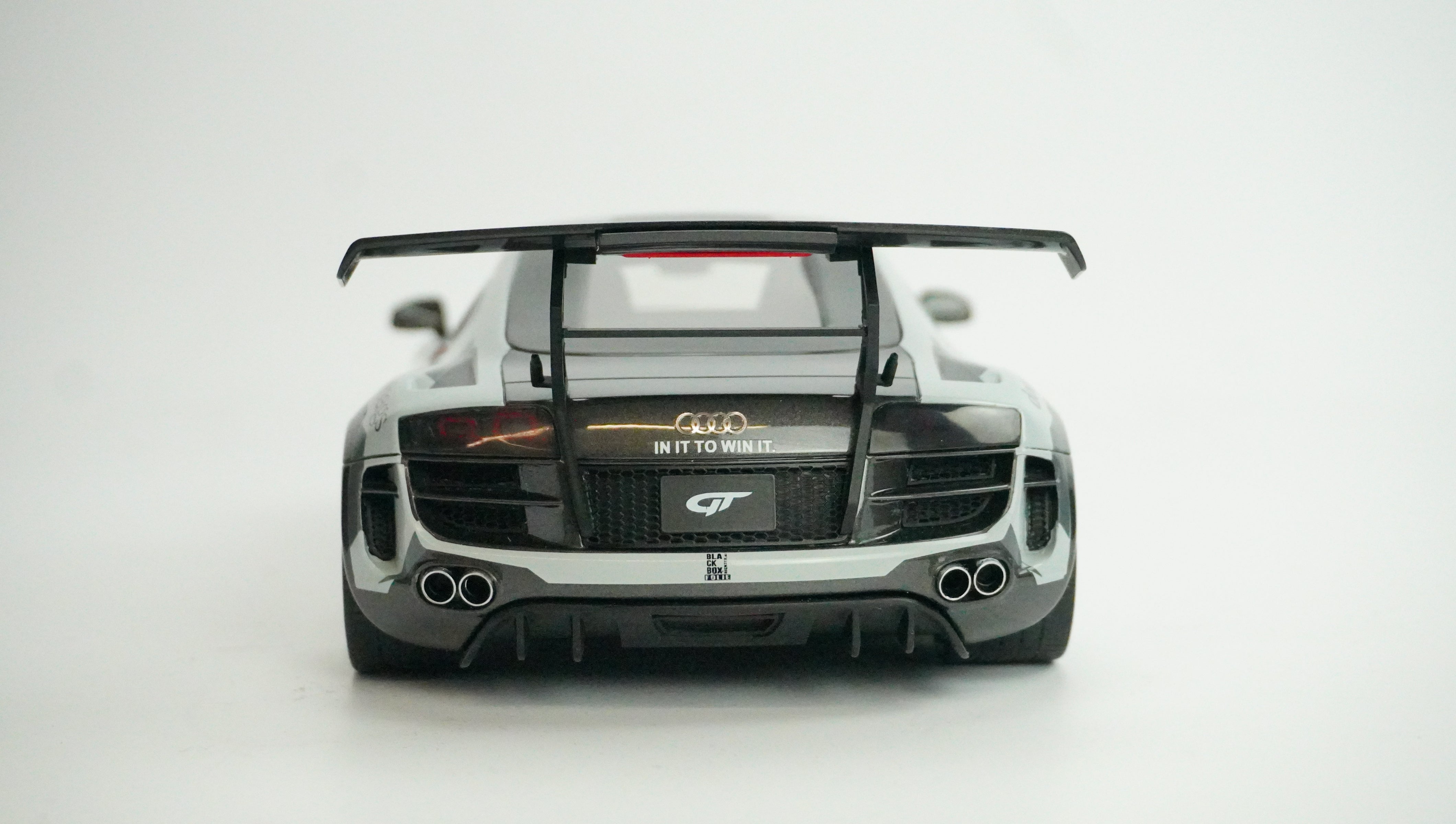 Audi R8 by Speed Design No. 10 (with roof box) Limited 1:18